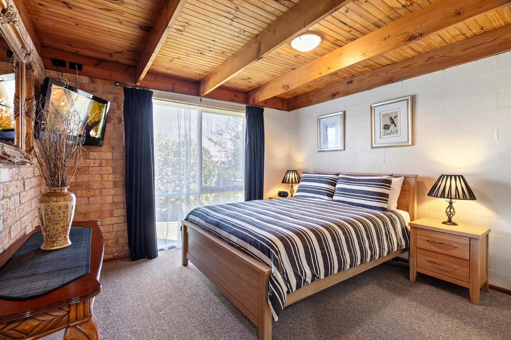 Bed in Bungunyah Apartments