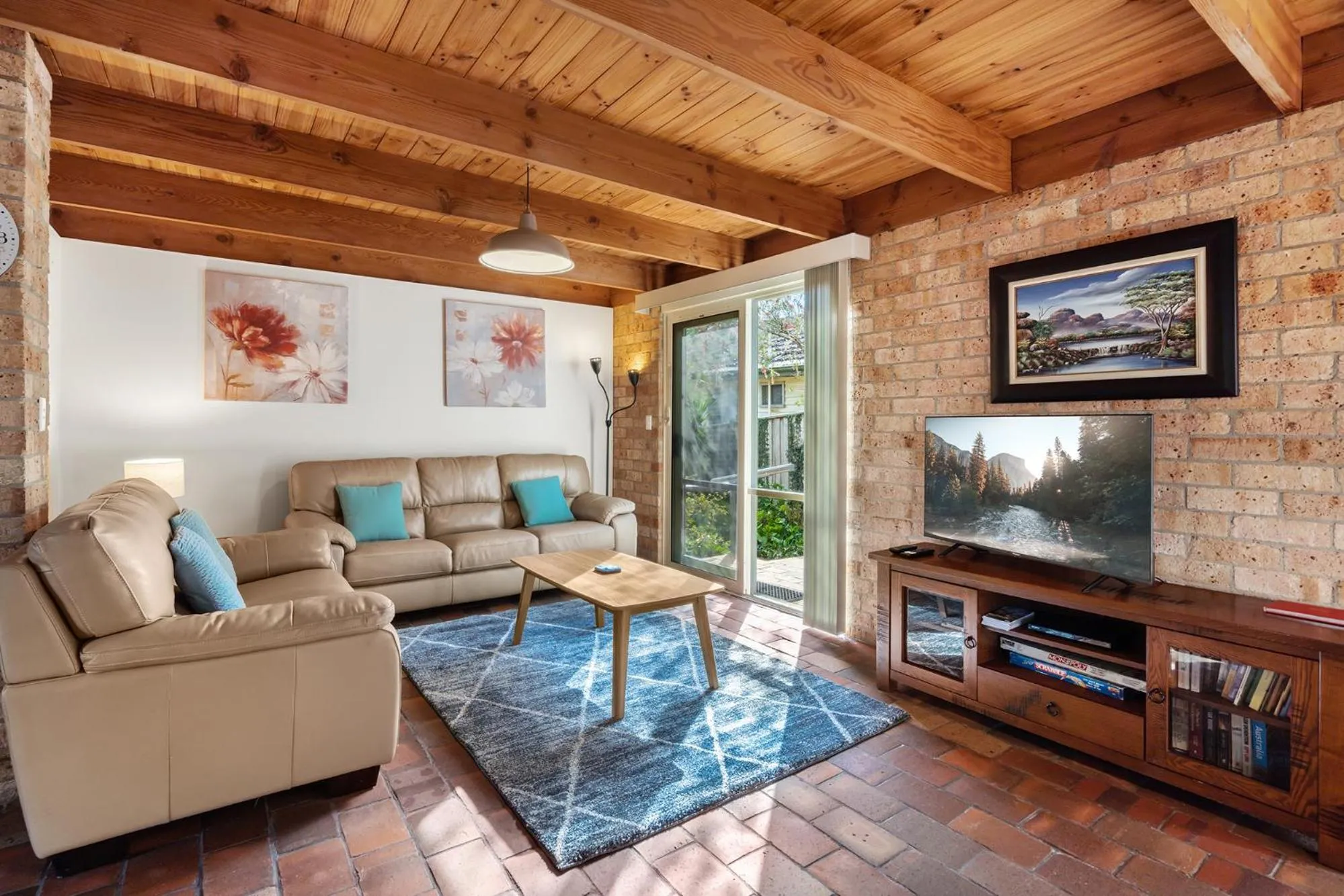TV and multimedia in Bungunyah Apartments
