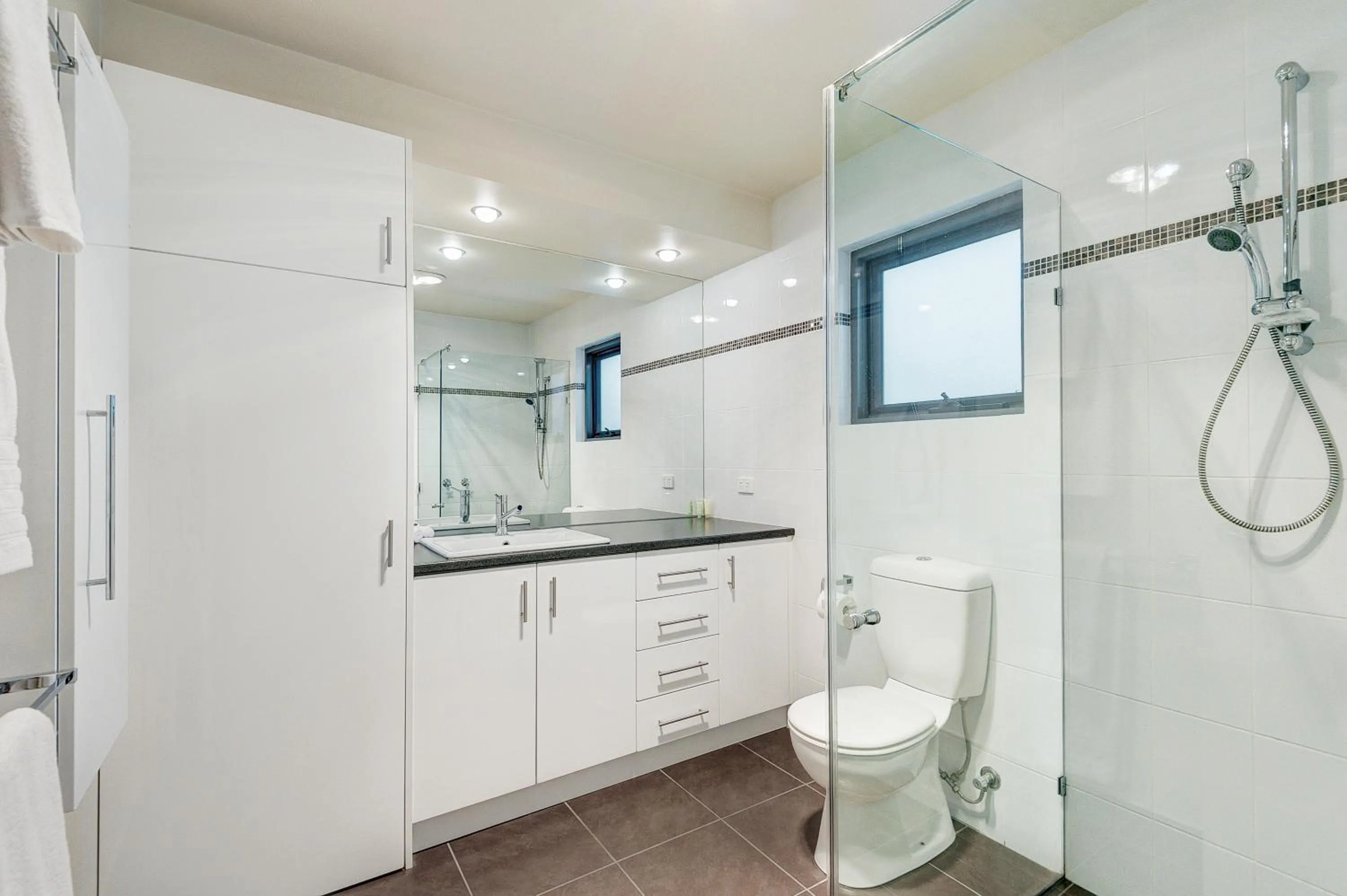 Shower in Bungunyah Apartments