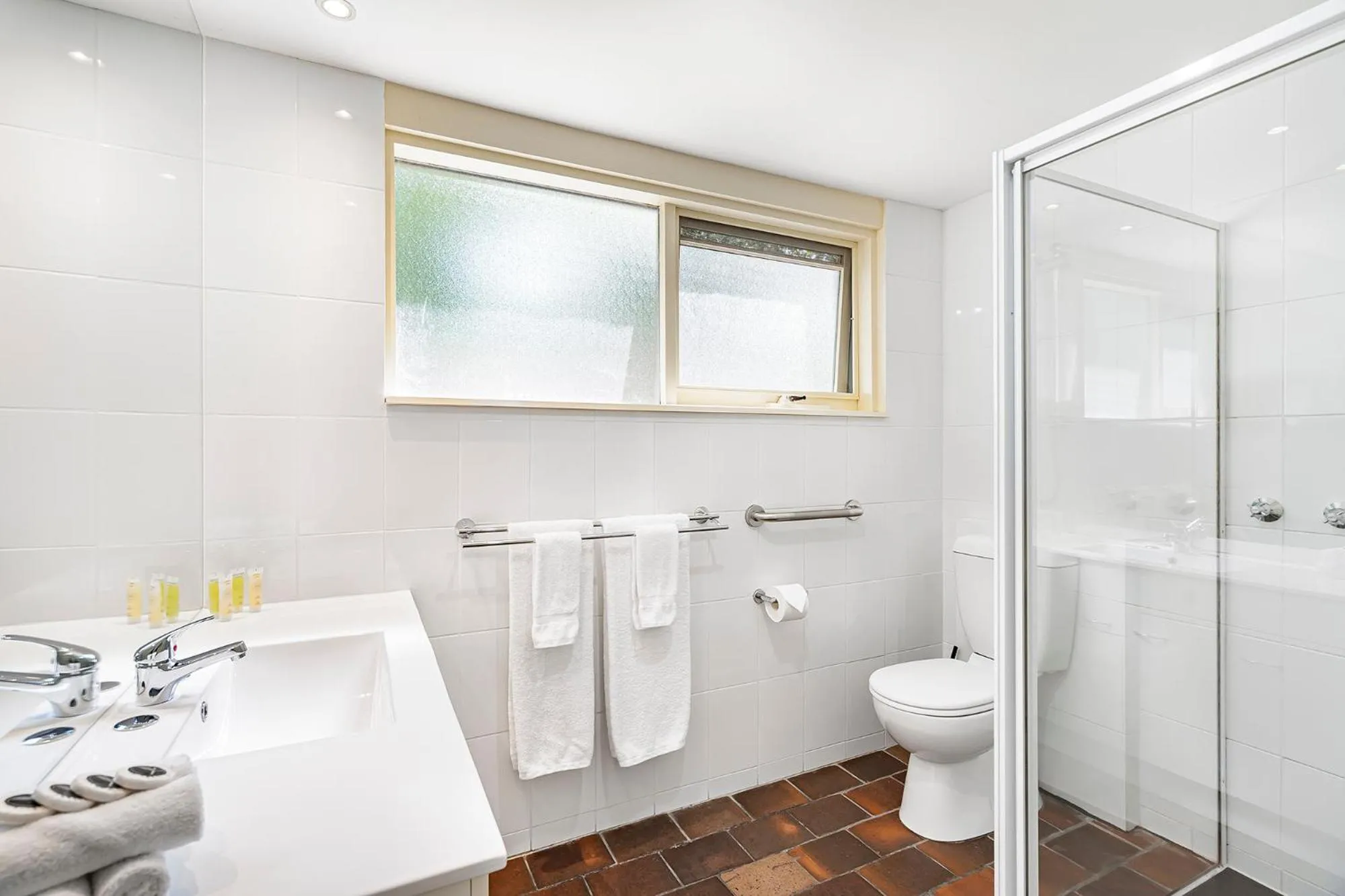 Shower in Bungunyah Apartments