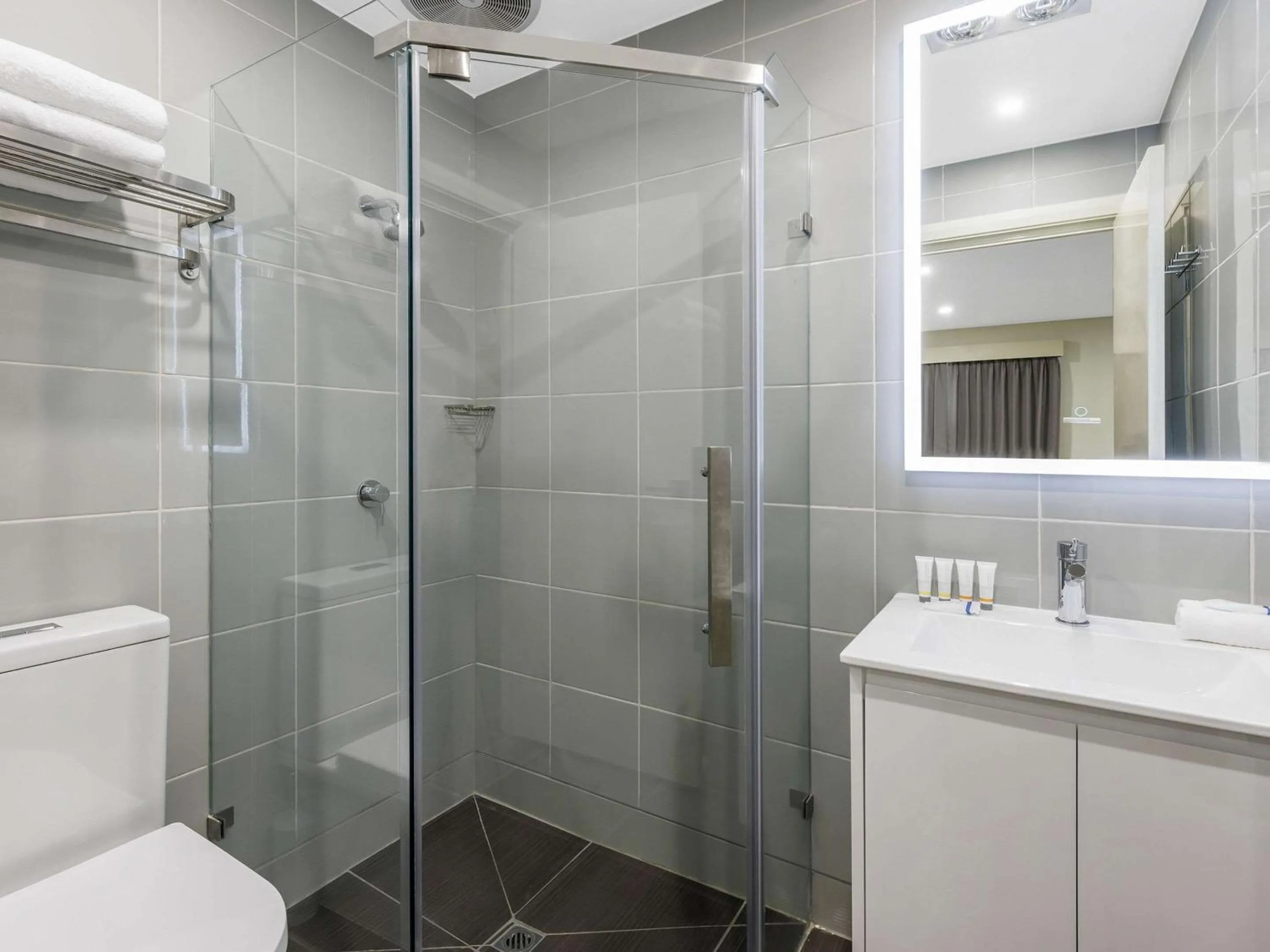 Bedroom in Quality Hotel Melbourne Airport