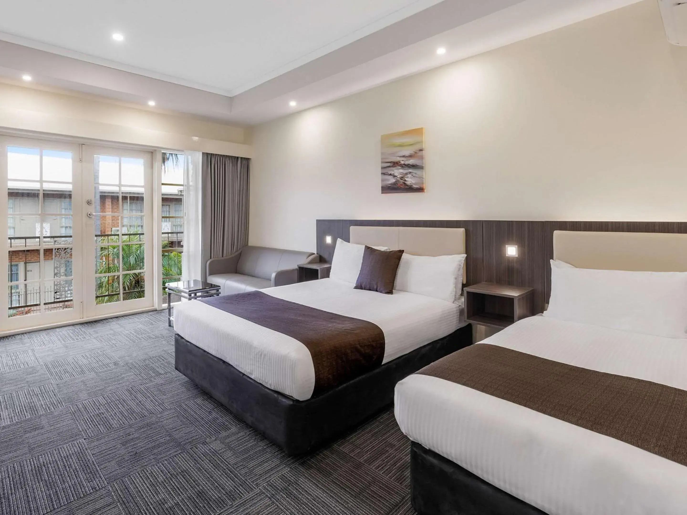 Bed in Quality Hotel Melbourne Airport Bed in Quality Hotel Melbourne Airport