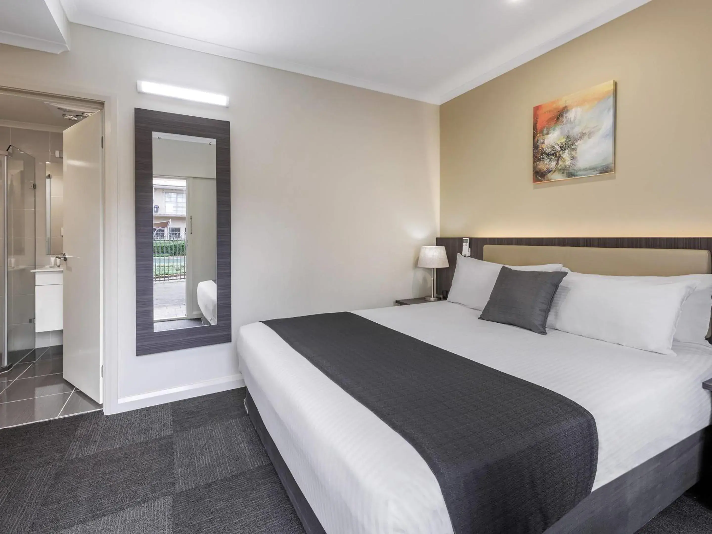 Bedroom, Bed in Quality Hotel Melbourne Airport Bedroom, Bed in Quality Hotel Melbourne Airport