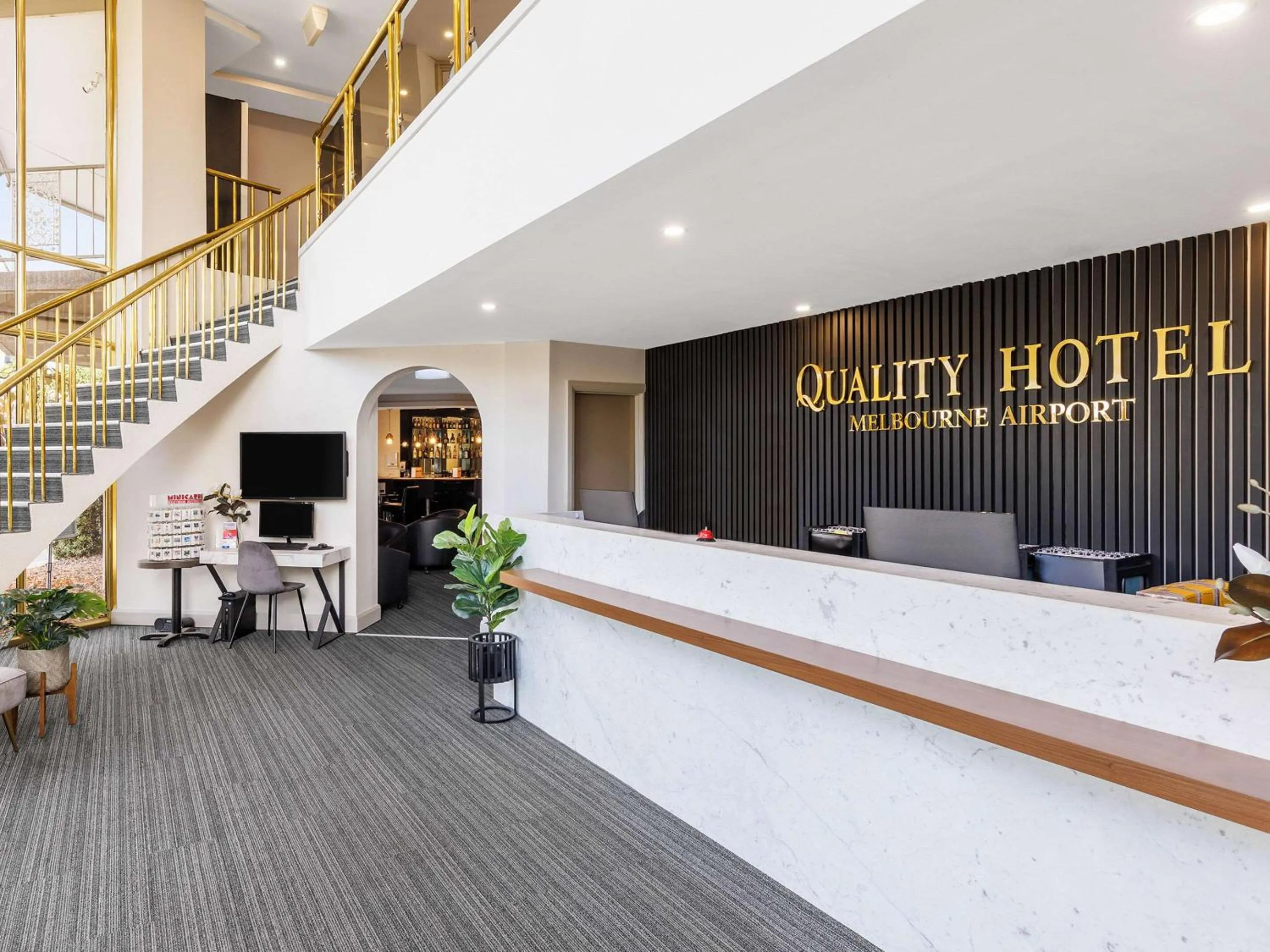 Lobby or reception in Quality Hotel Melbourne Airport