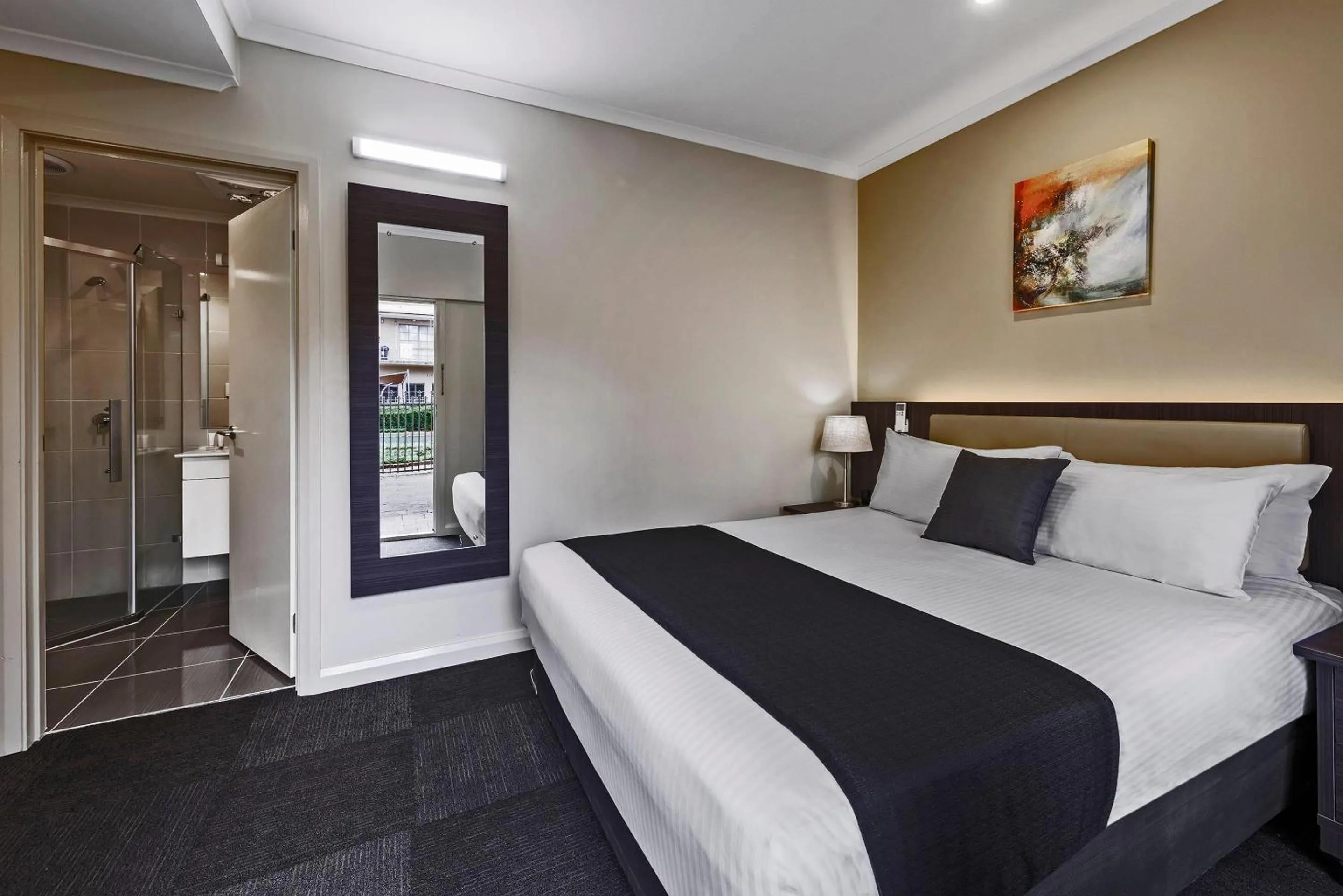 Bedroom, Bed in Quality Hotel Melbourne Airport