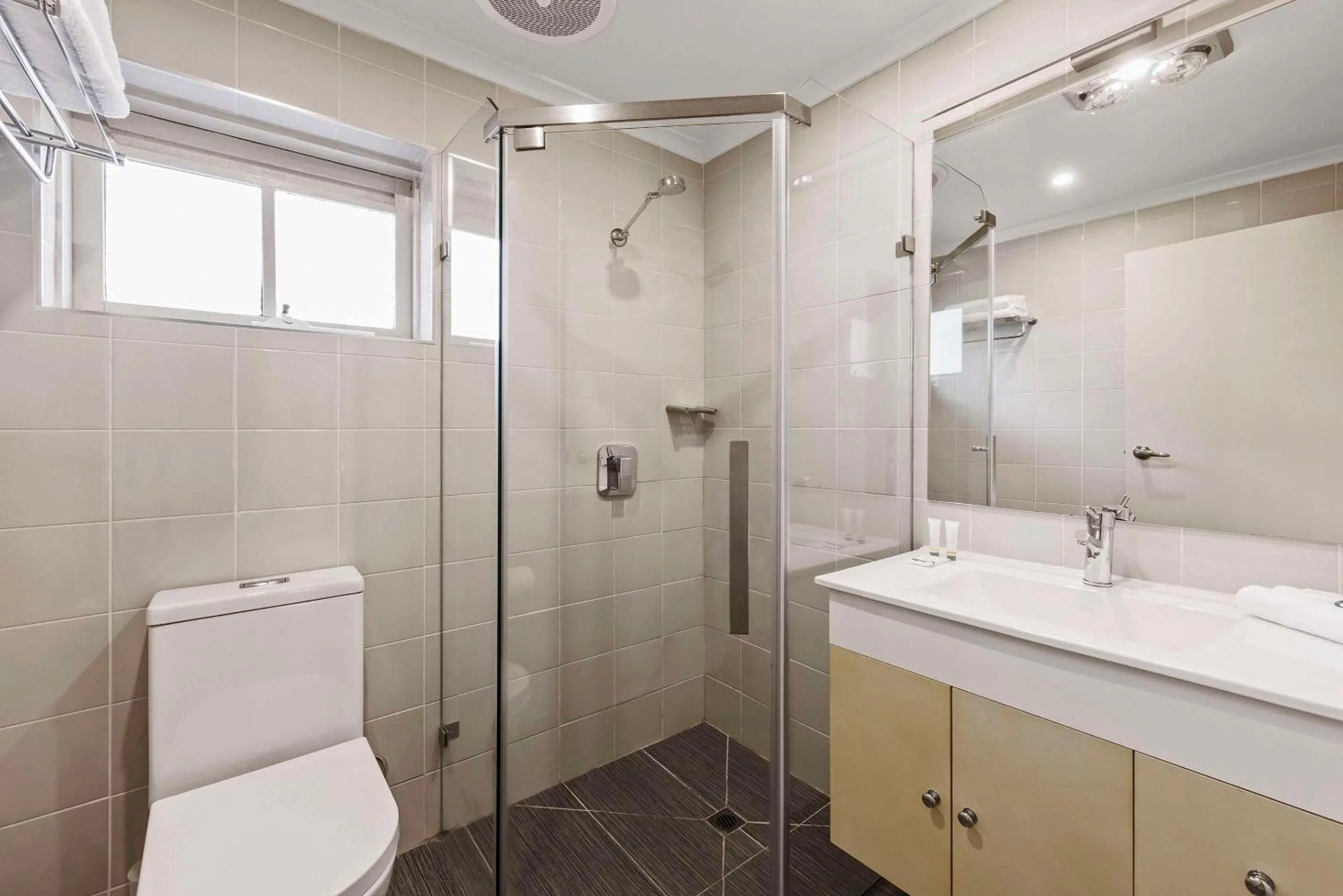 Bedroom in Quality Hotel Melbourne Airport