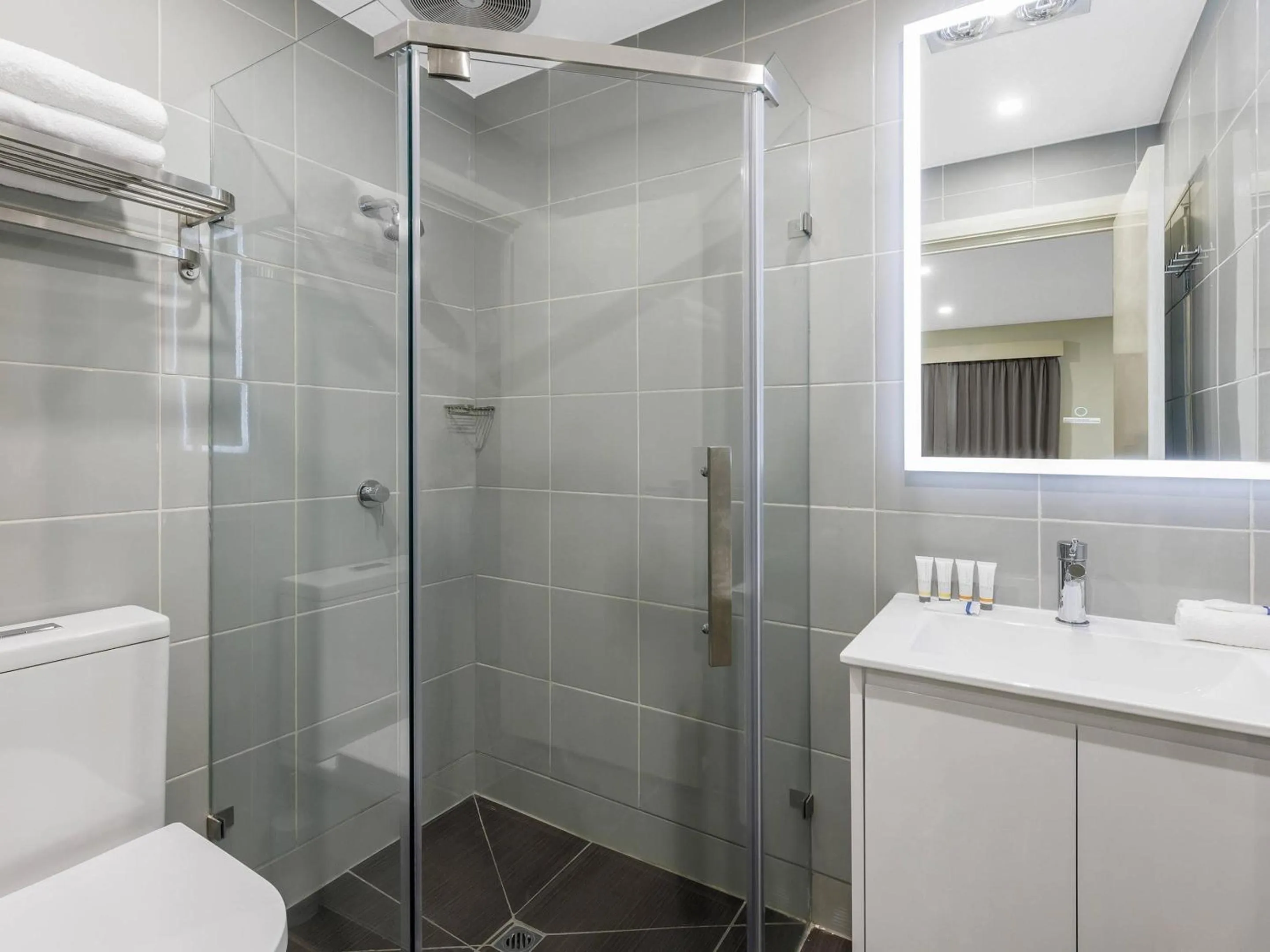 Bedroom in Quality Hotel Melbourne Airport