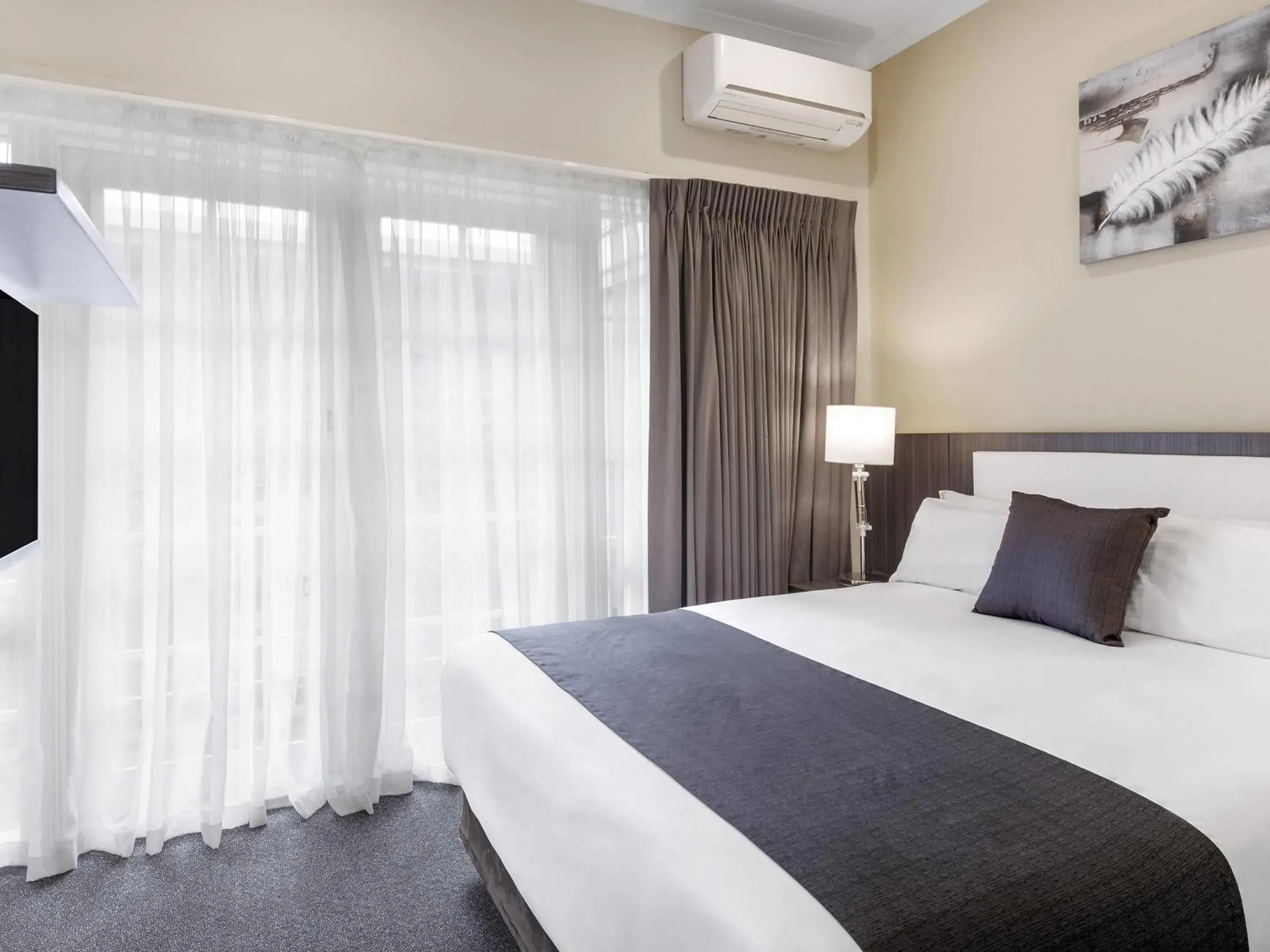 Bedroom, Bed in Quality Hotel Melbourne Airport Bedroom, Bed in Quality Hotel Melbourne Airport