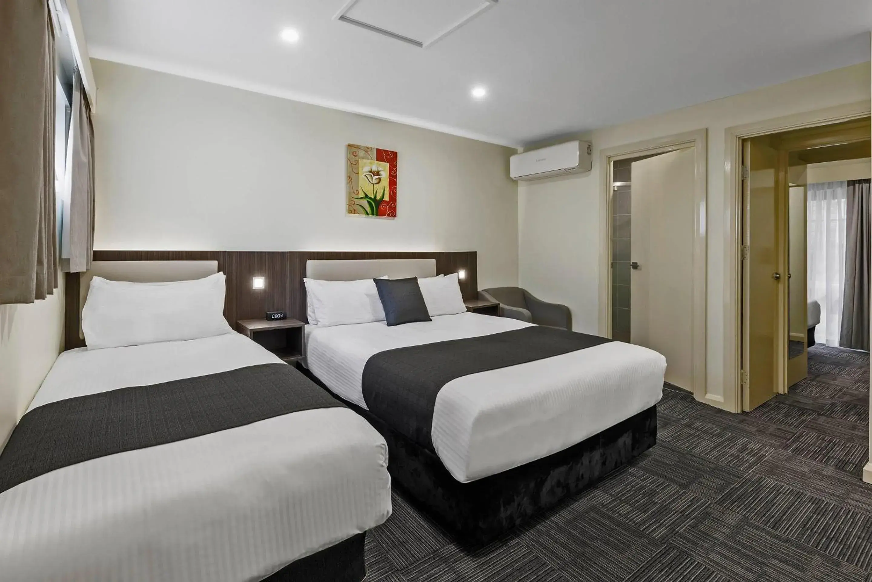 Bedroom, Bed in Quality Hotel Melbourne Airport Bedroom, Bed in Quality Hotel Melbourne Airport