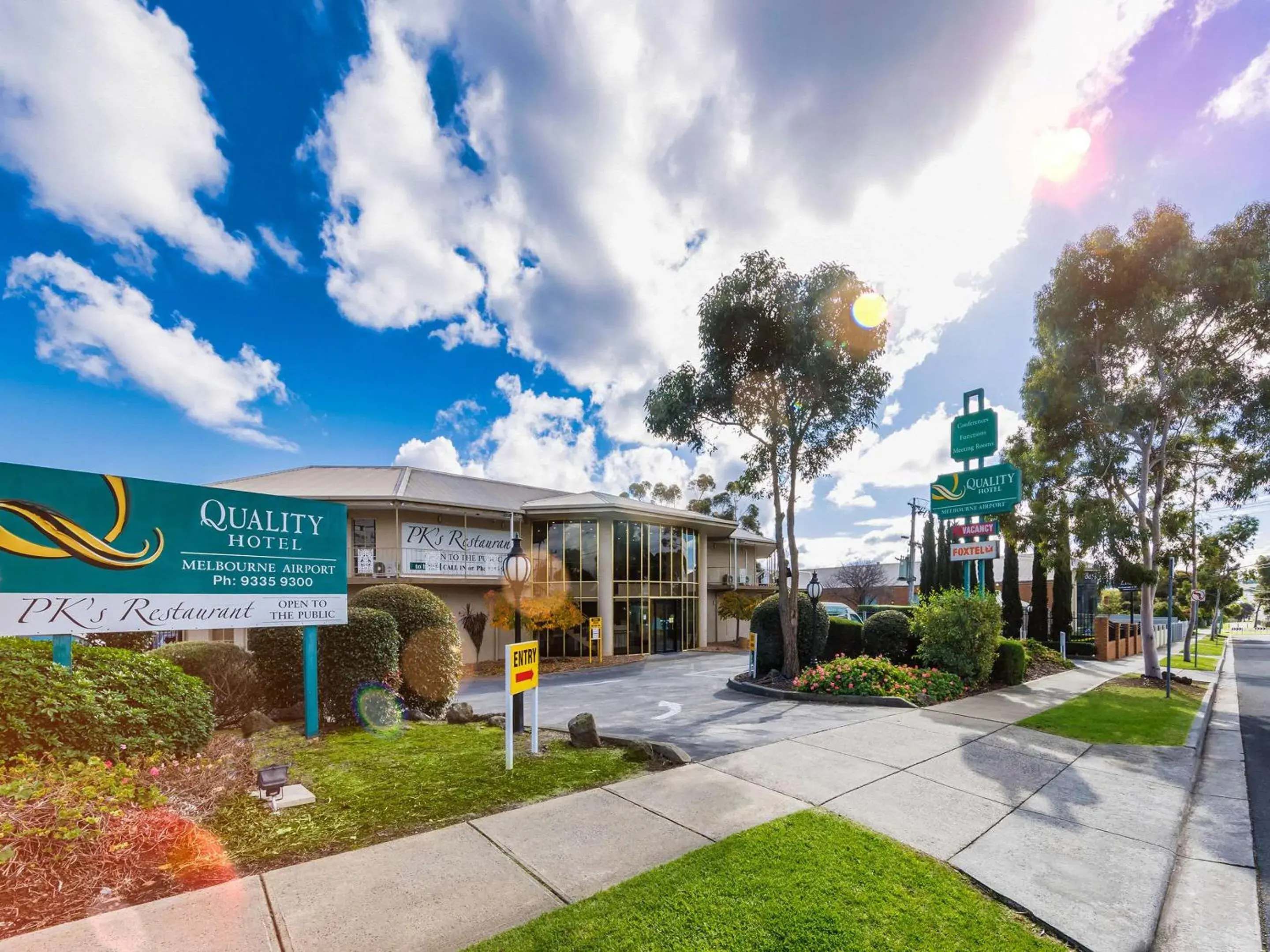 Property building in Quality Hotel Melbourne Airport Property building in Quality Hotel Melbourne Airport