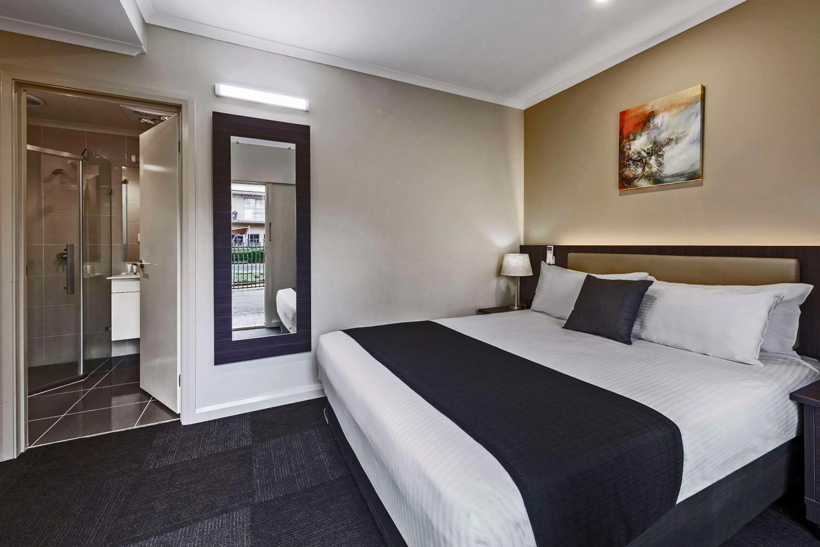 Bedroom, Bed in Quality Hotel Melbourne Airport