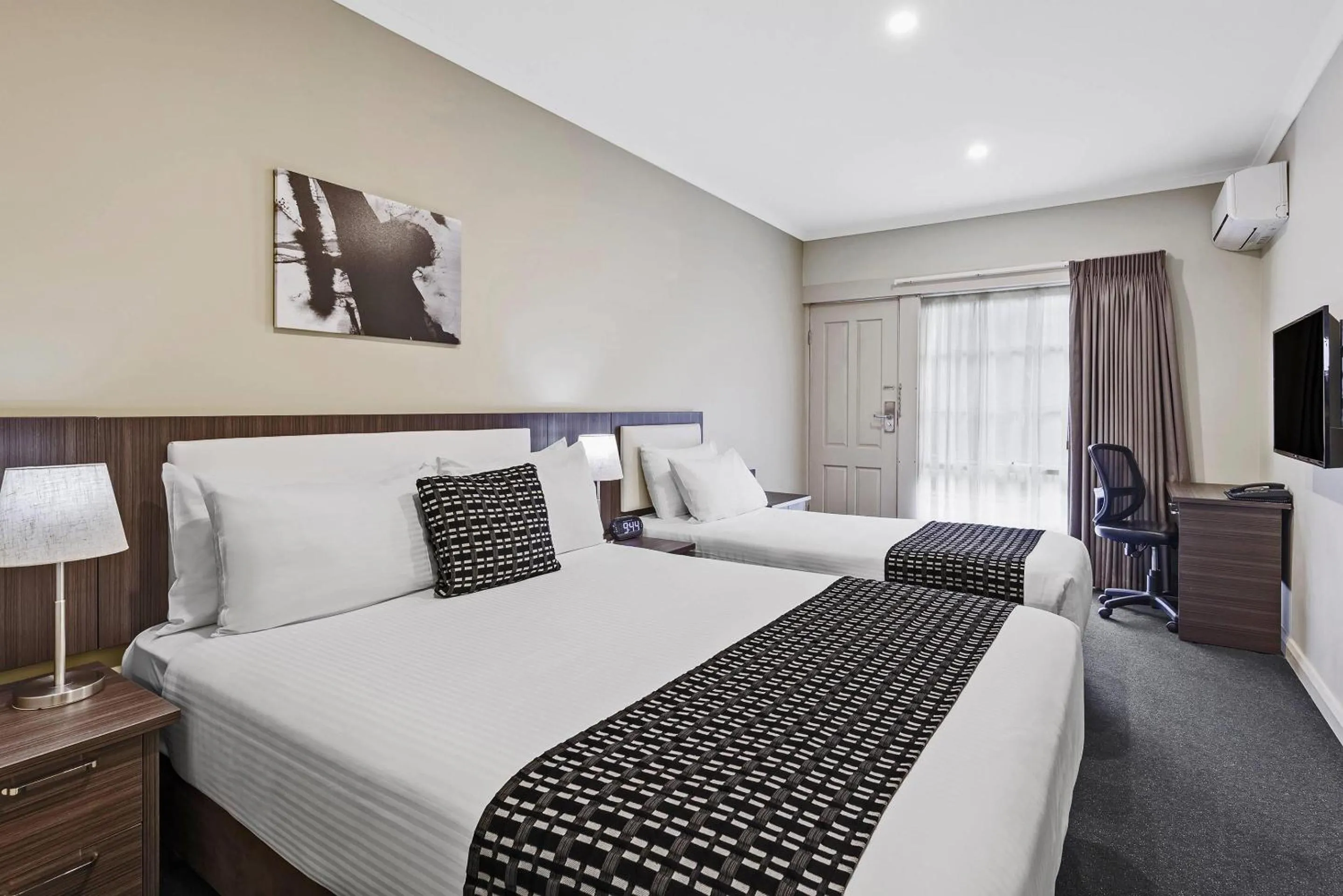 Bedroom, Bed in Quality Hotel Melbourne Airport