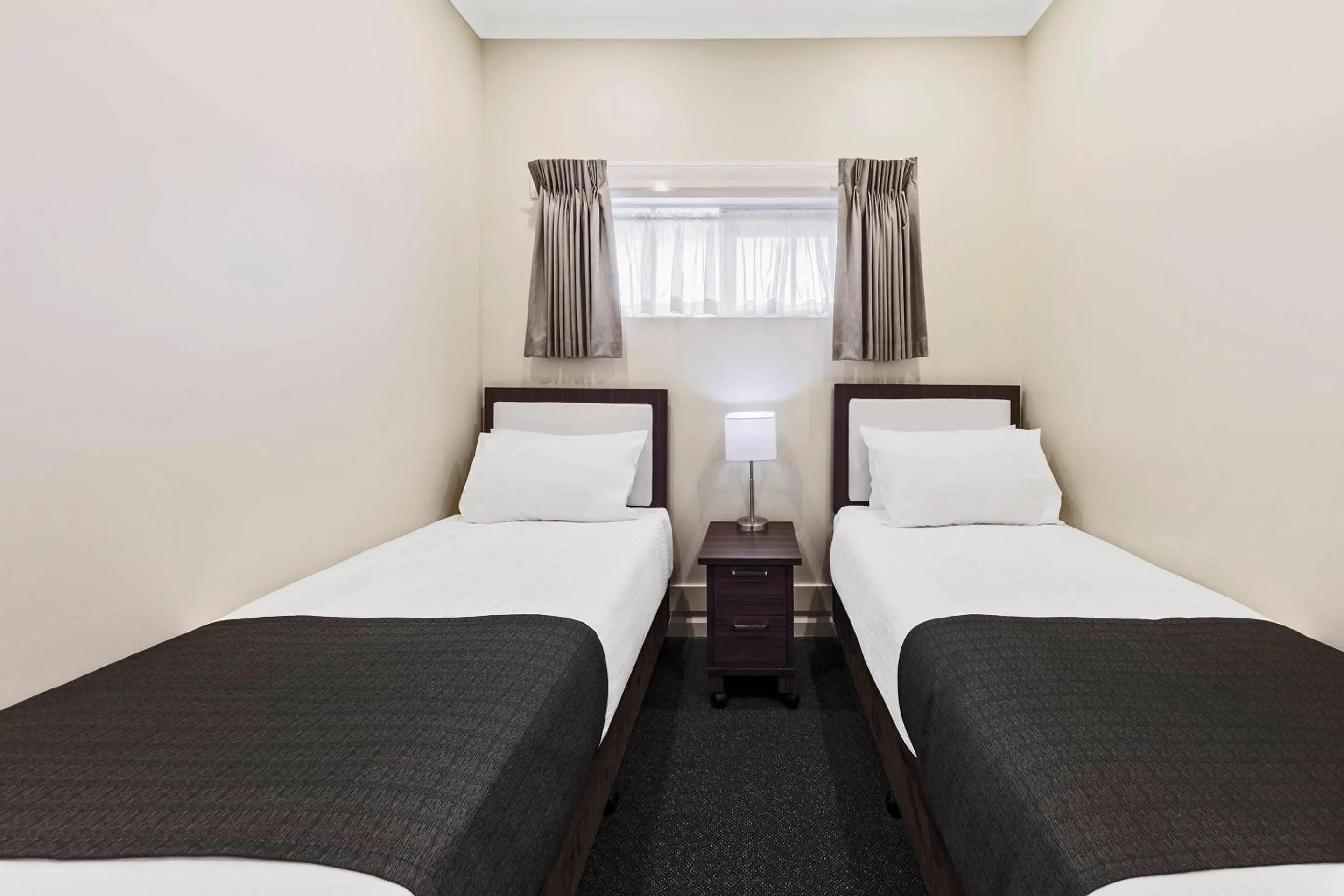 Bedroom, Bed in Quality Hotel Melbourne Airport