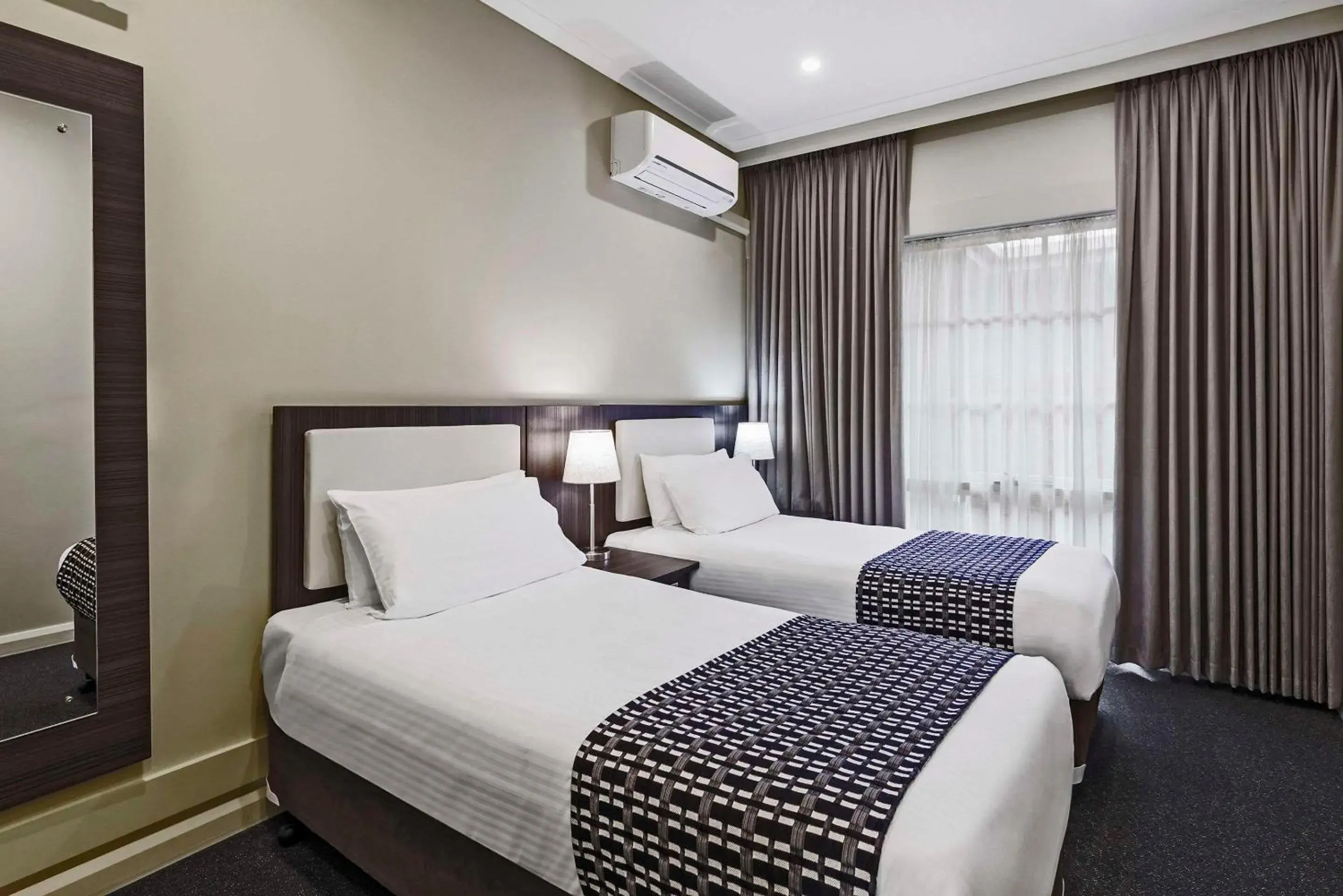 Bedroom, Bed in Quality Hotel Melbourne Airport Bedroom, Bed in Quality Hotel Melbourne Airport