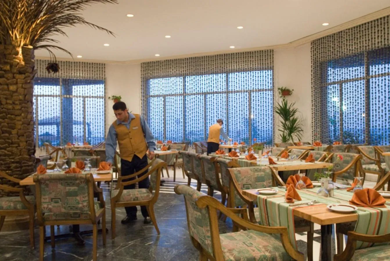 Restaurant/places to eat in Retac El Arish