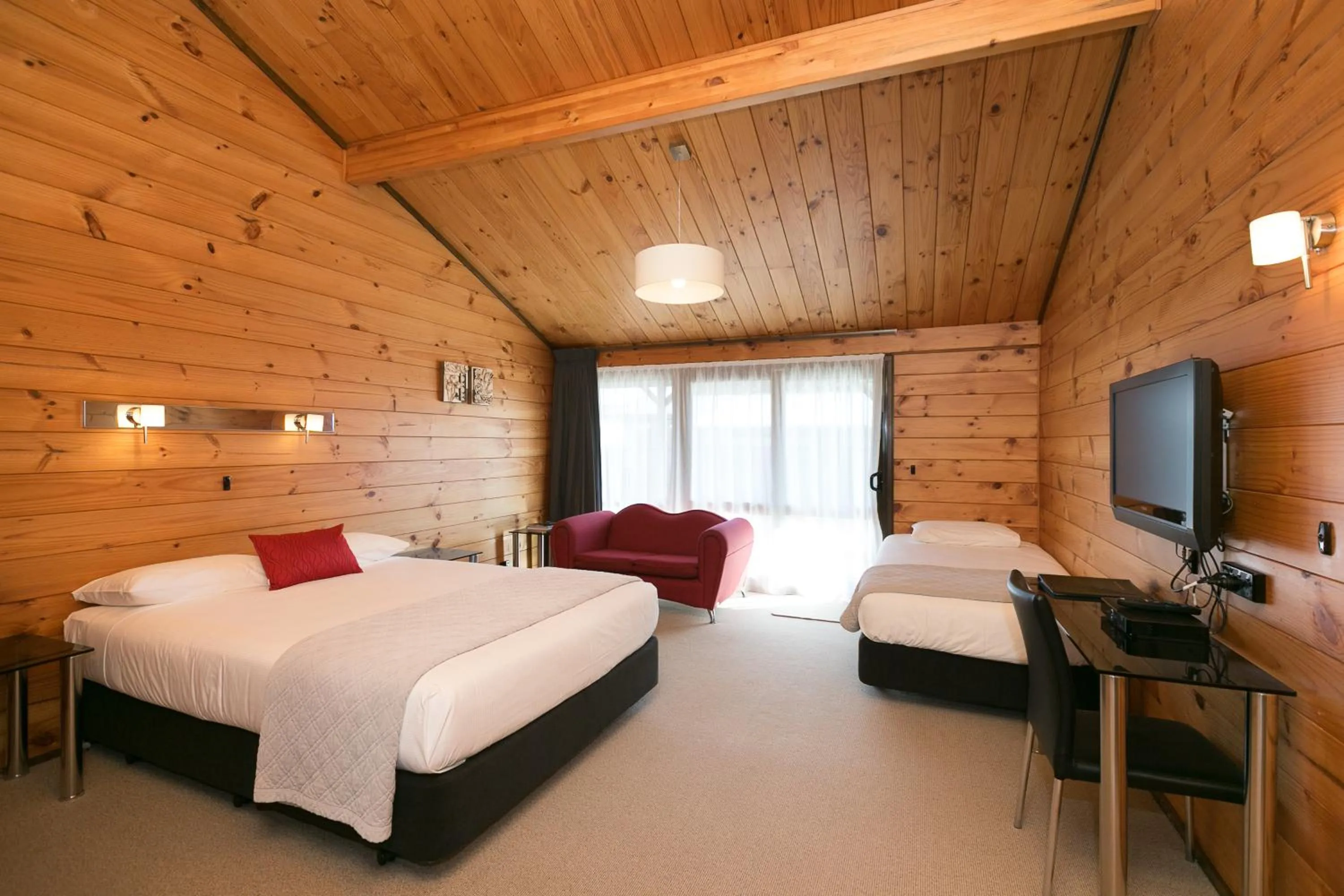 TV and multimedia, Bed in Lockwood Manor Motel