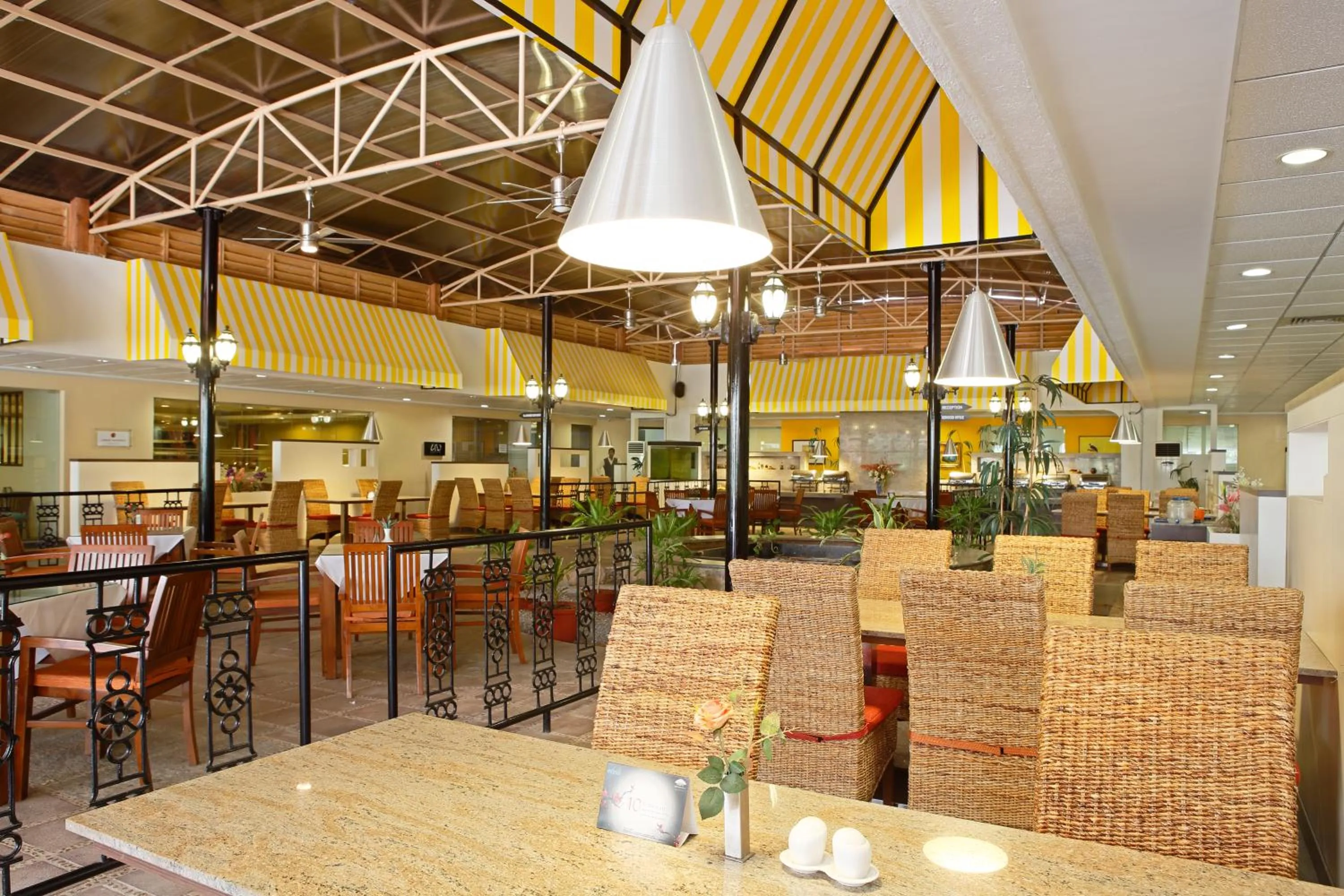 Restaurant/places to eat in Evoma