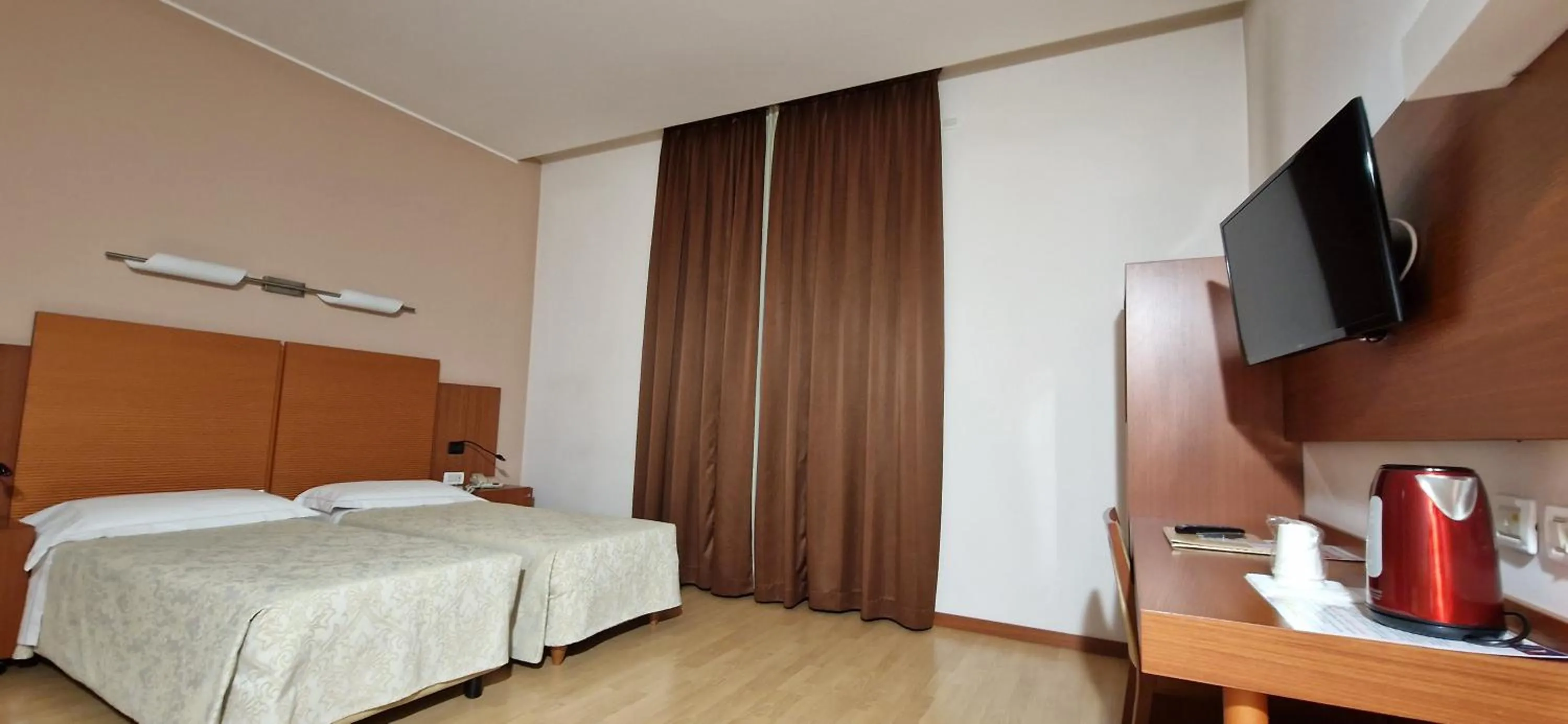 Bed in Bella Italia Palace Hotel