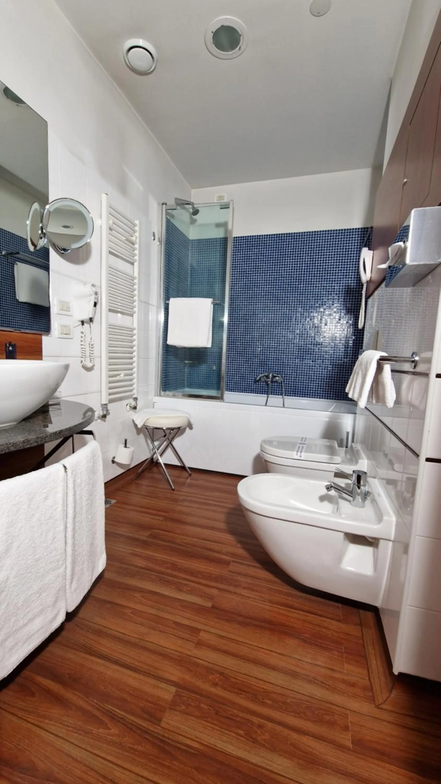 Shower in Bella Italia Palace Hotel