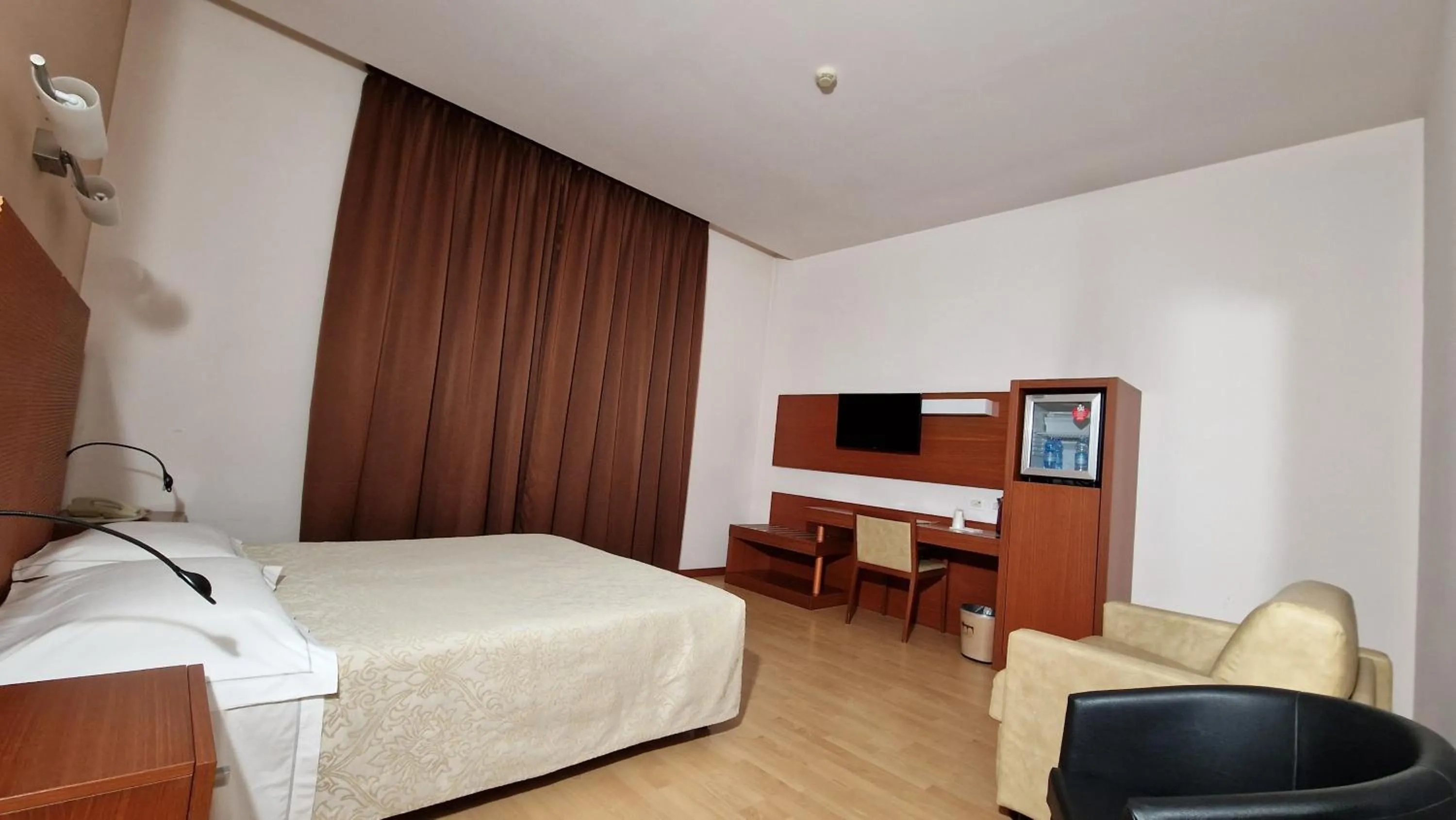 Bed in Bella Italia Palace Hotel