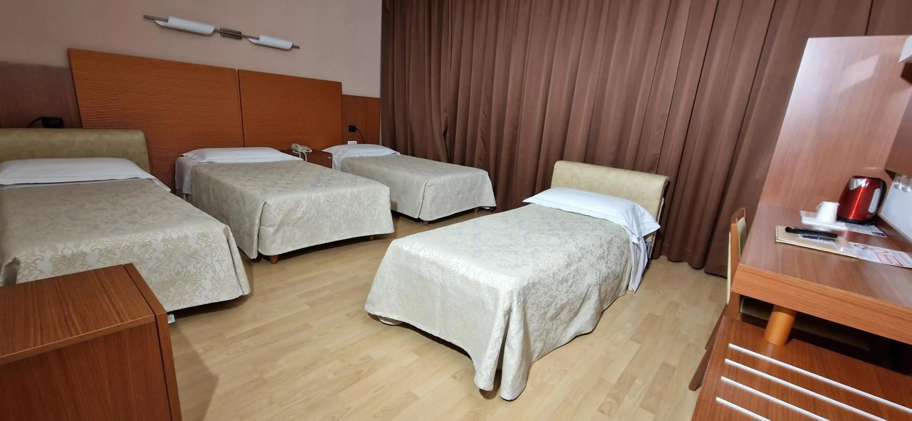 Bed in Bella Italia Palace Hotel