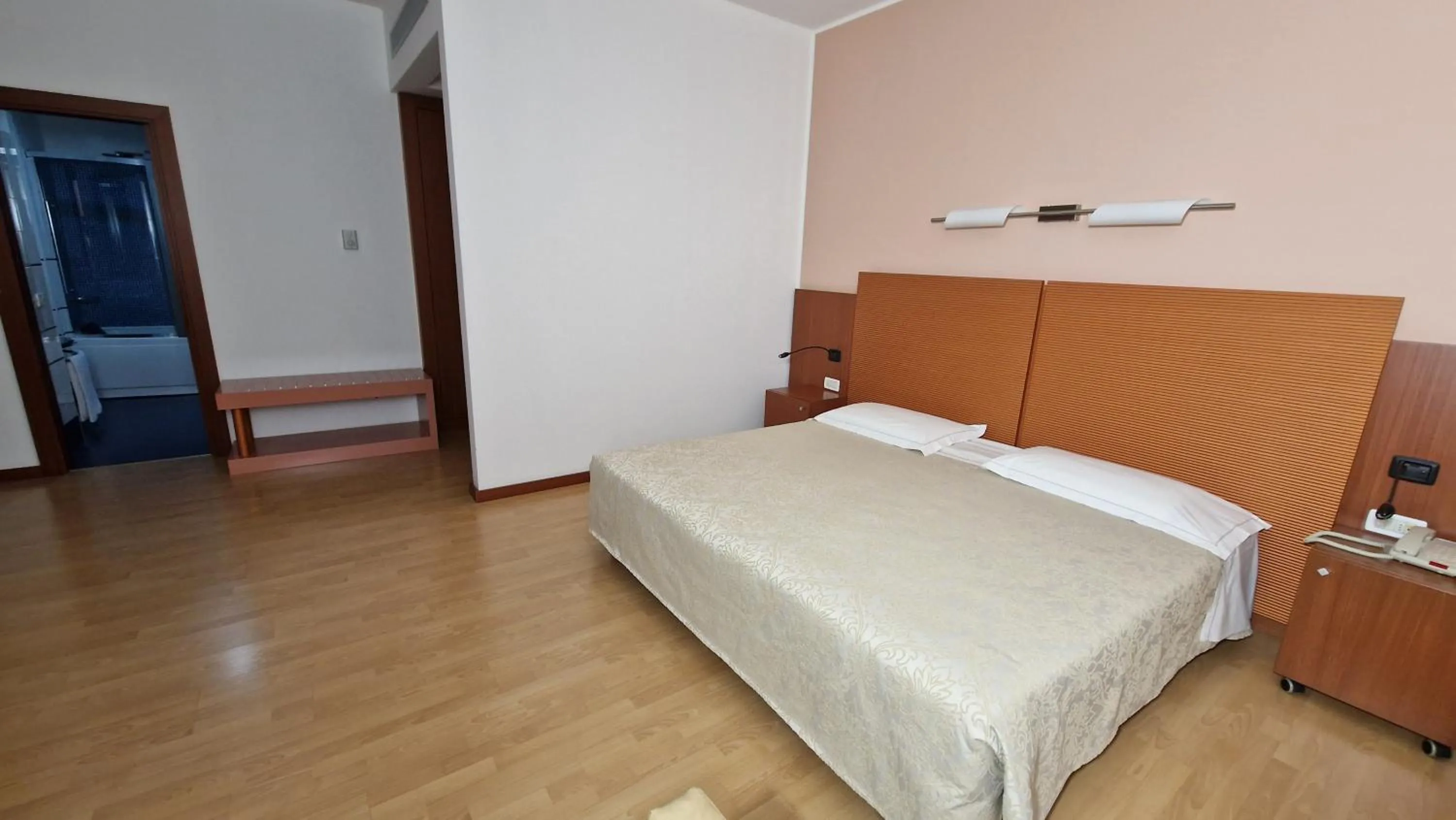 Bedroom, Bed in Bella Italia Palace Hotel