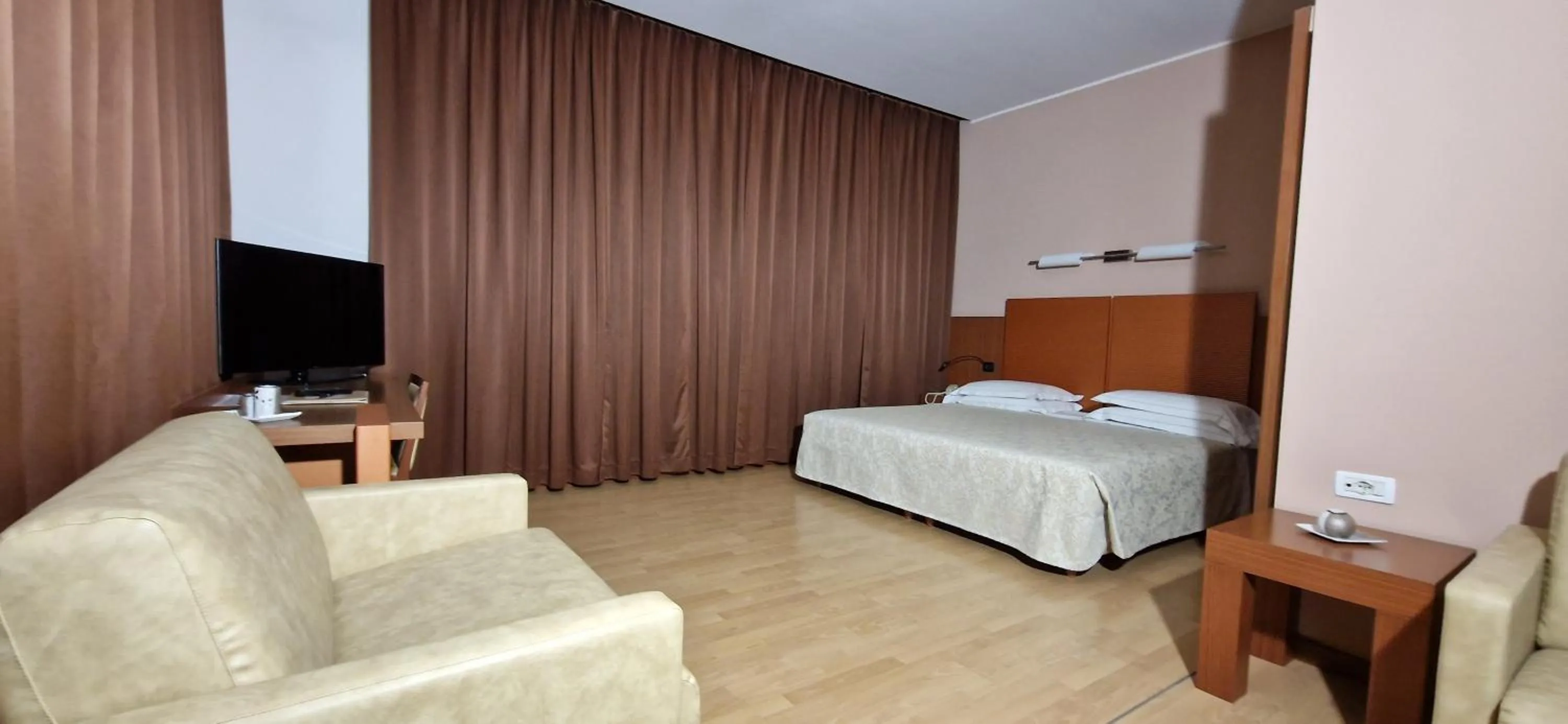 Photo of the whole room, Bed in Bella Italia Palace Hotel