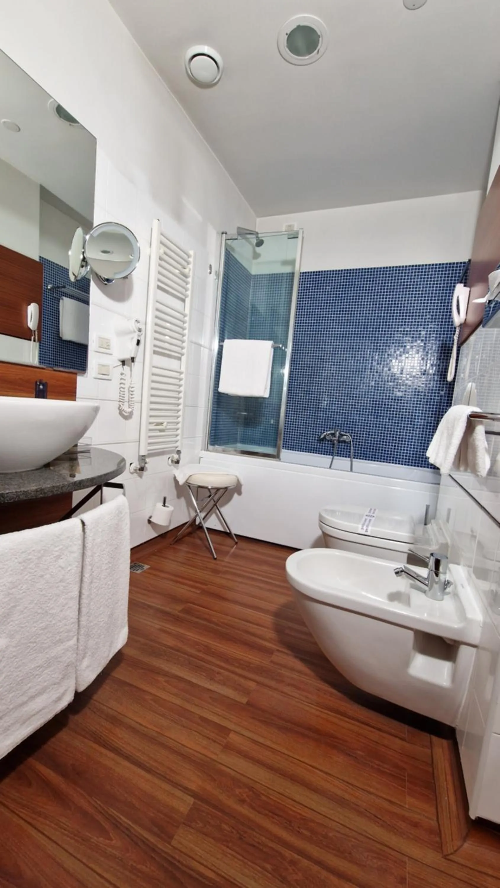 Bathroom in Bella Italia Palace Hotel