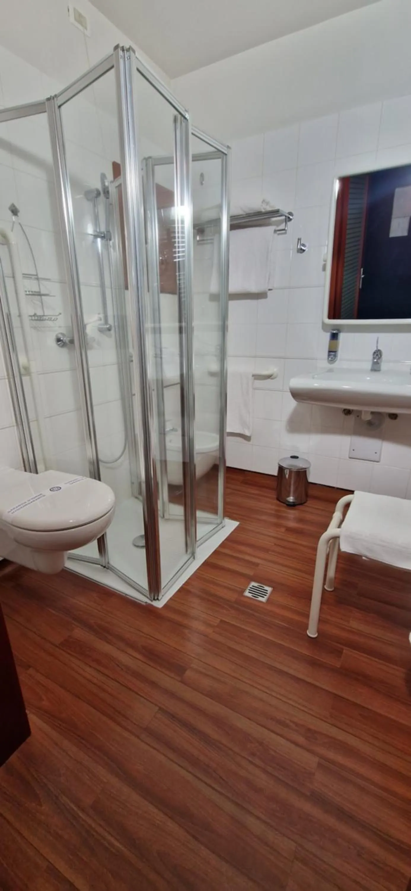 Shower in Bella Italia Palace Hotel