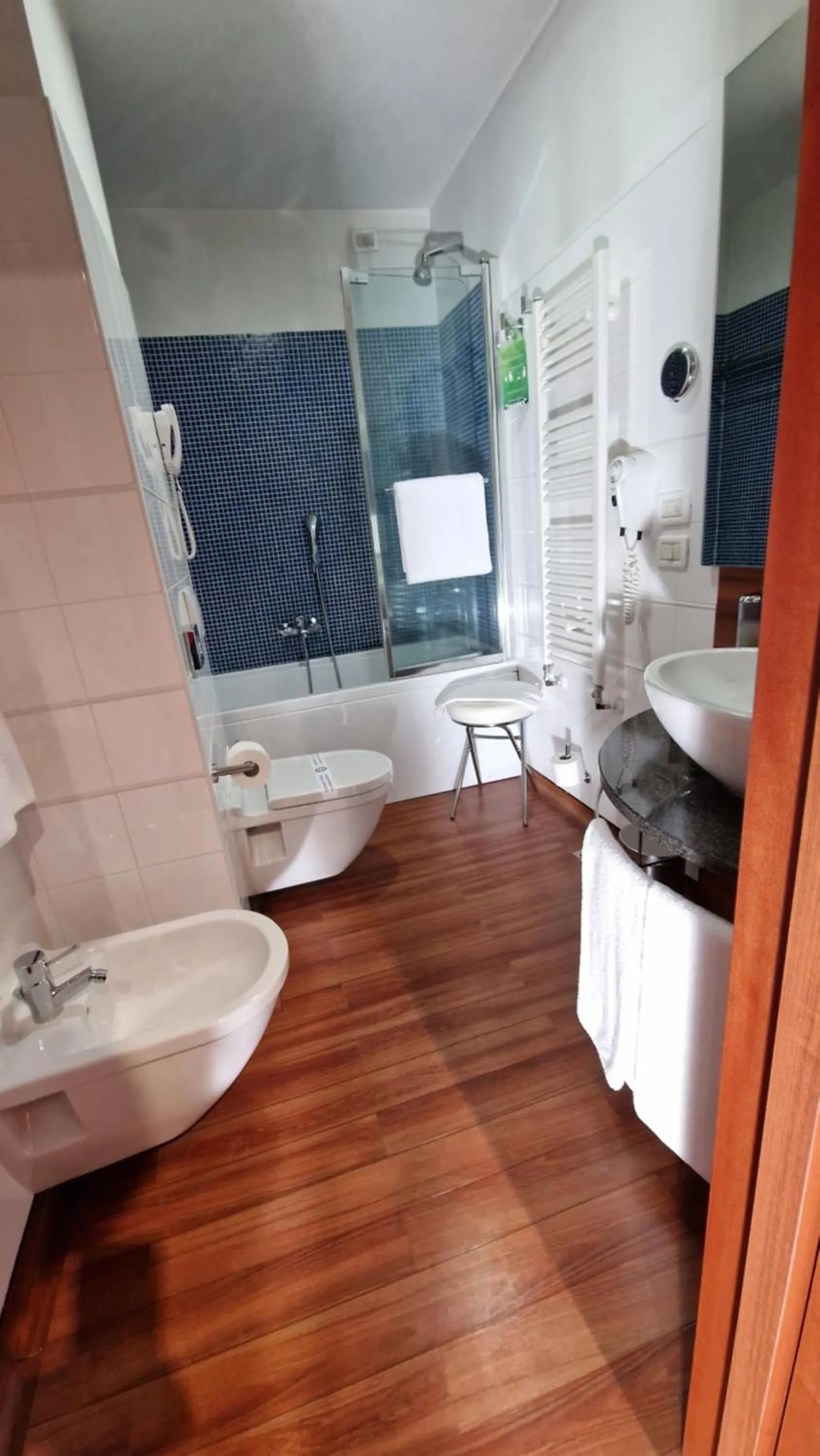 Shower in Bella Italia Palace Hotel