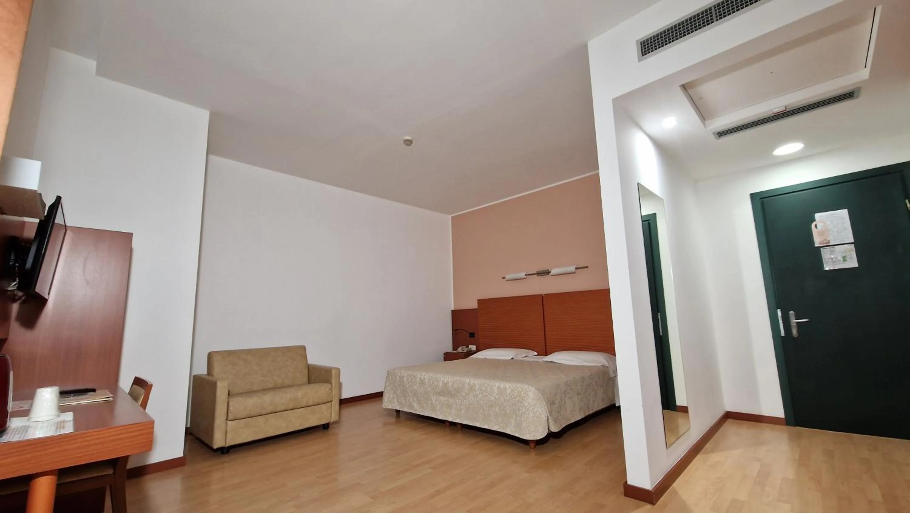 Bed in Bella Italia Palace Hotel