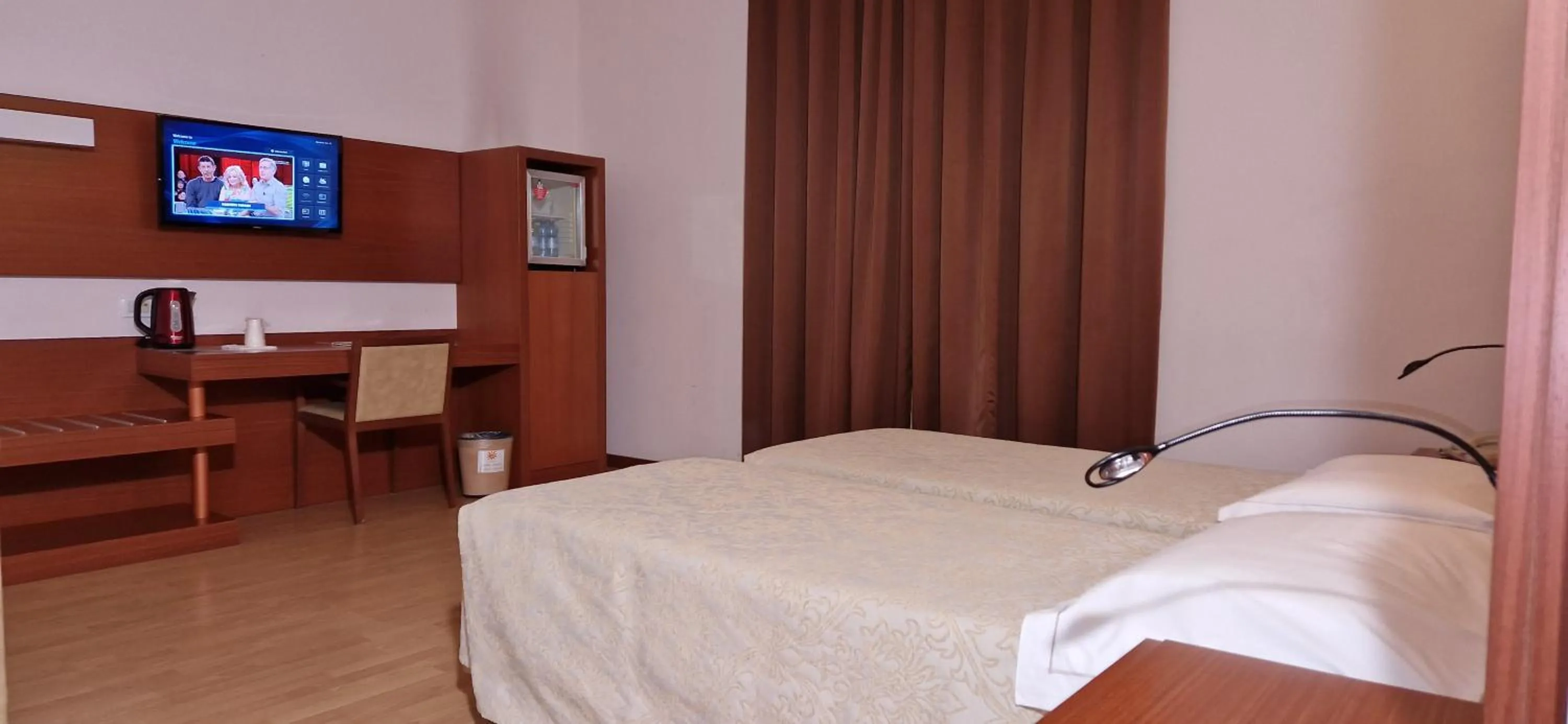 Bed in Bella Italia Palace Hotel