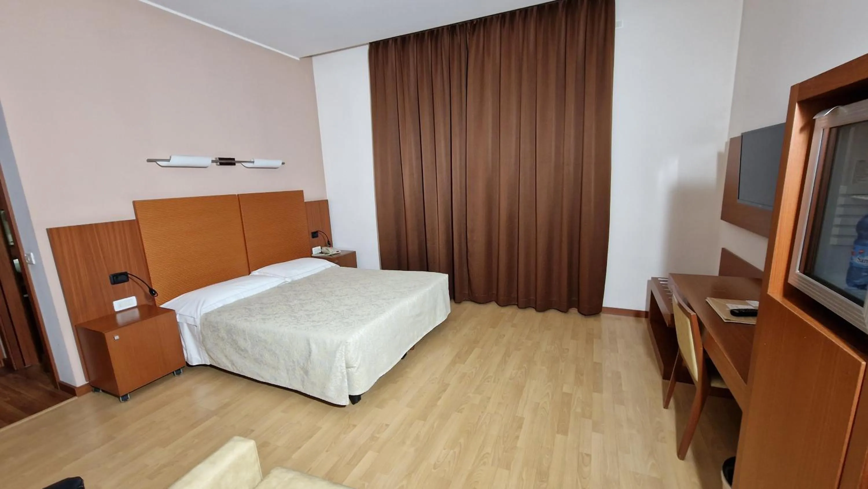 Photo of the whole room, Bed in Bella Italia Palace Hotel