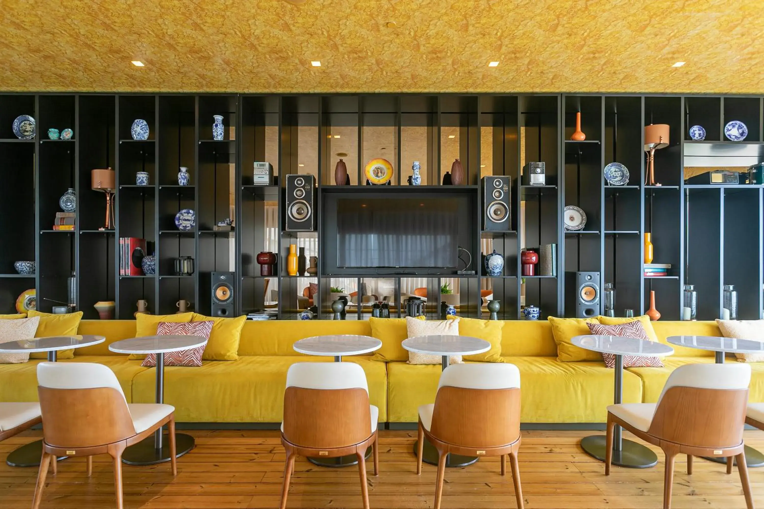 Lounge or bar in Octant Ponta Delgada Lounge or bar in Octant Ponta Delgada