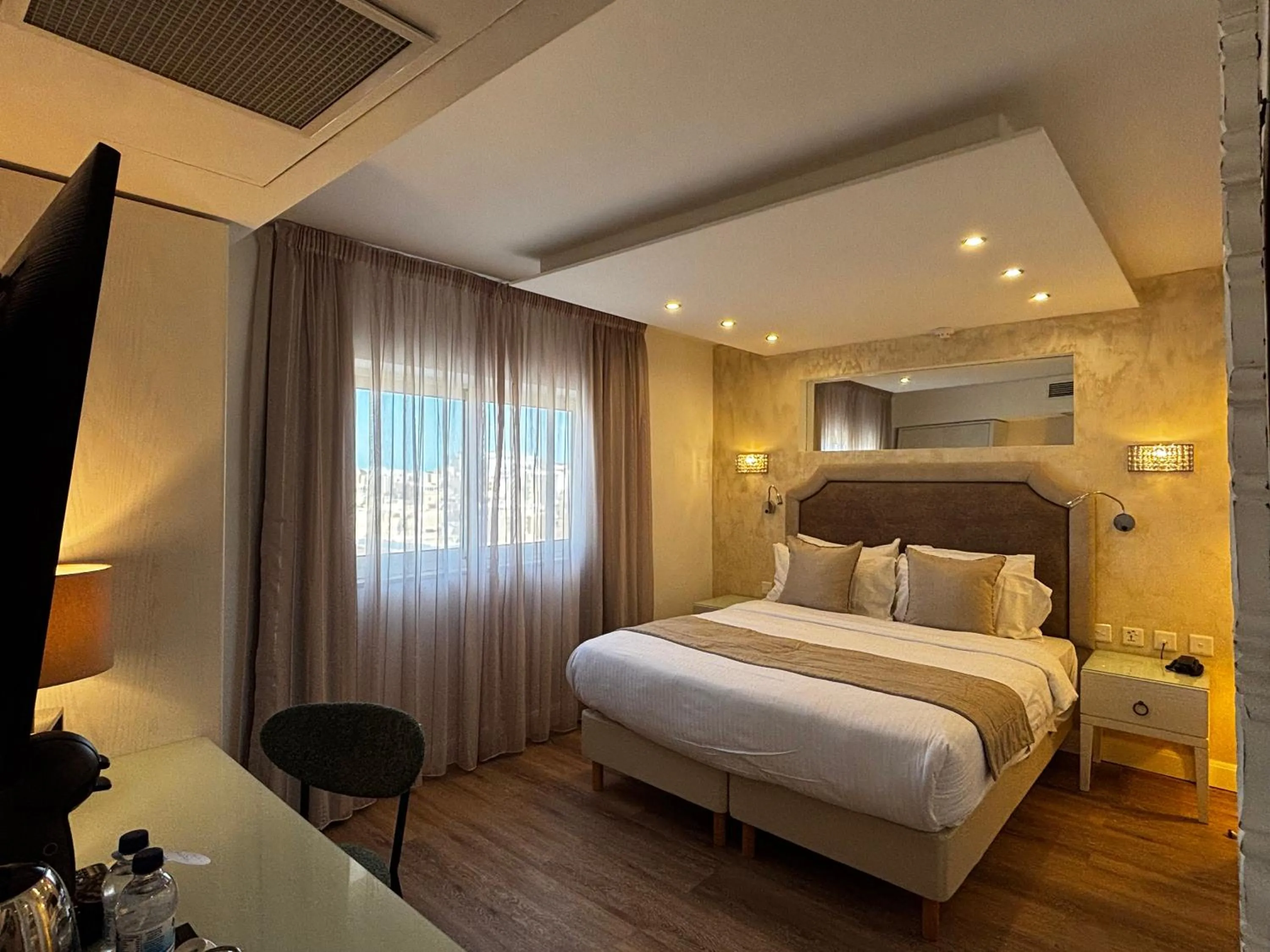 Bed in Osborne Hotel