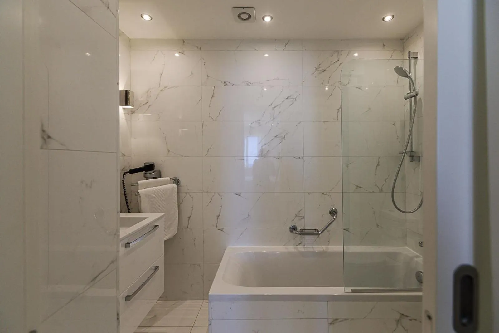 Bathroom in Osborne Hotel