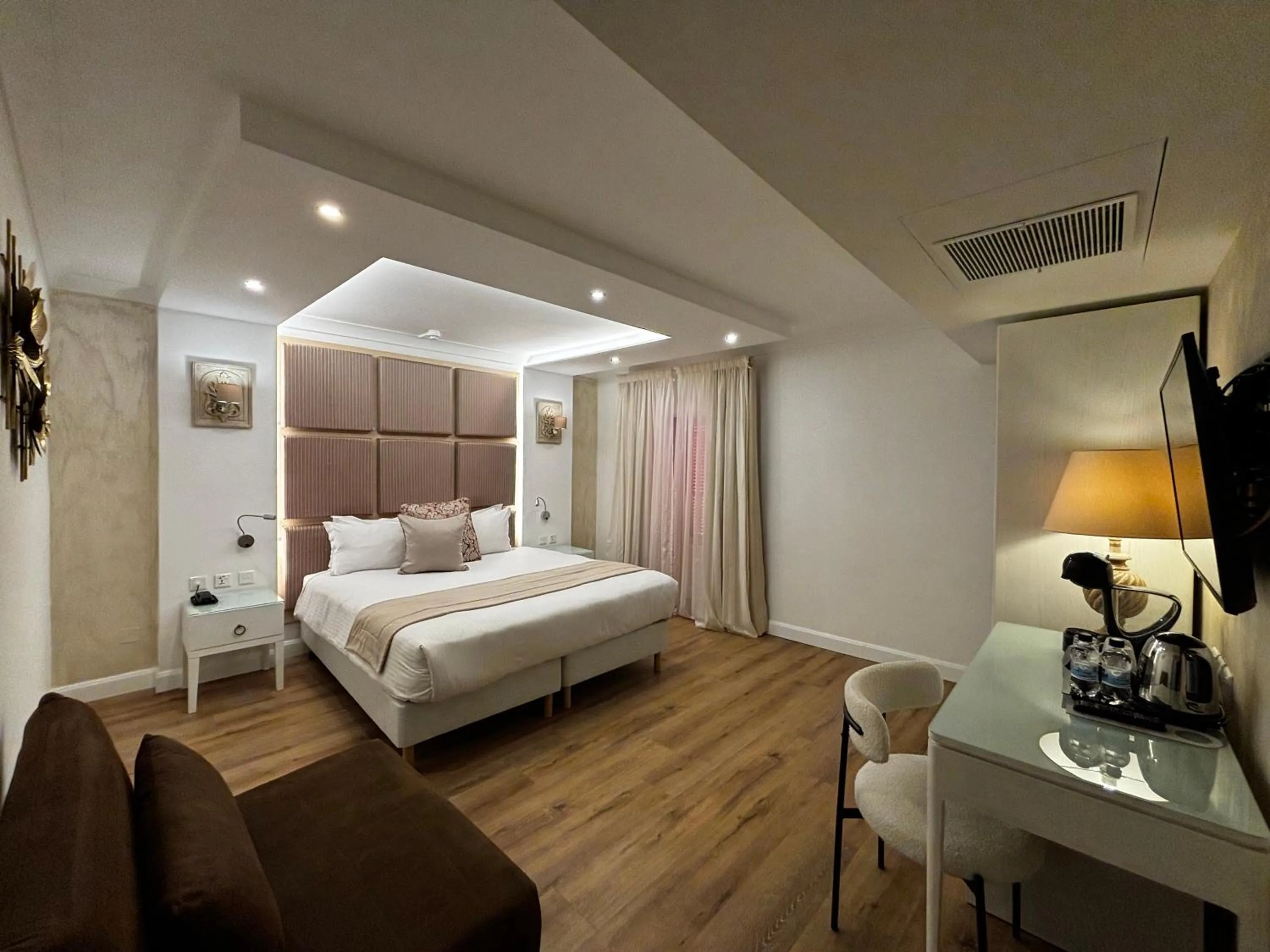 Bed in Osborne Hotel