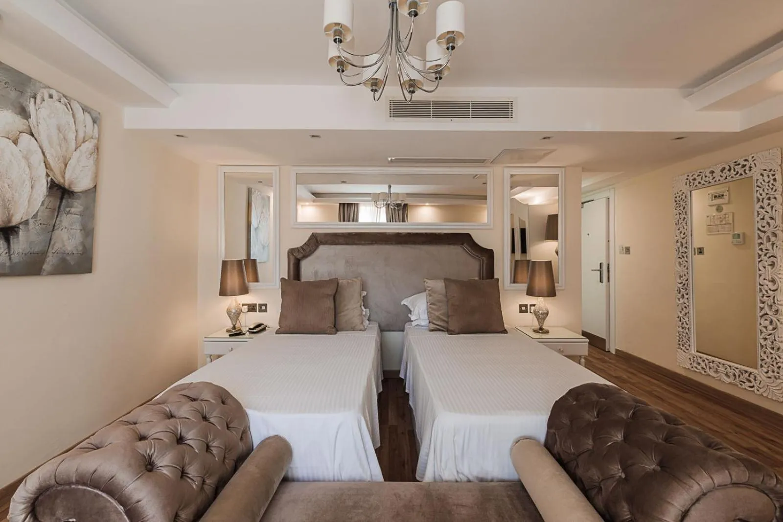 Photo of the whole room, Bed in Osborne Hotel