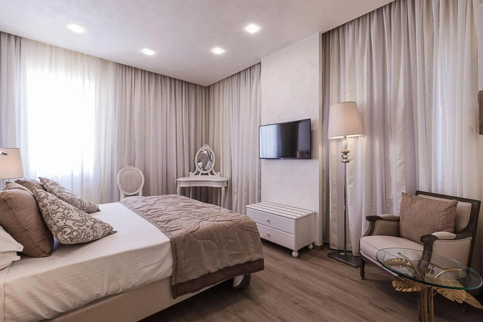 Photo of the whole room, Bed in Osborne Hotel