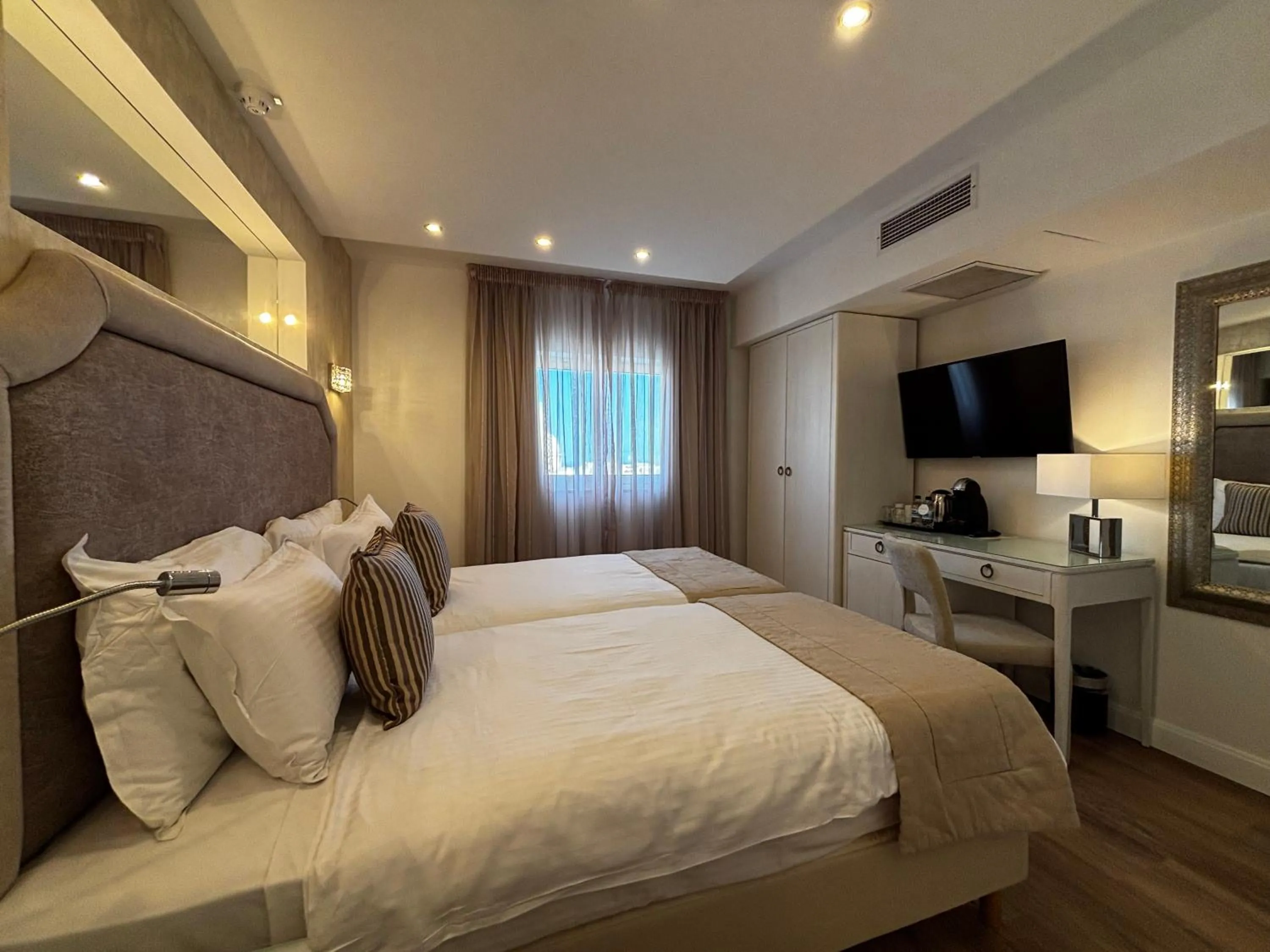 Bed in Osborne Hotel