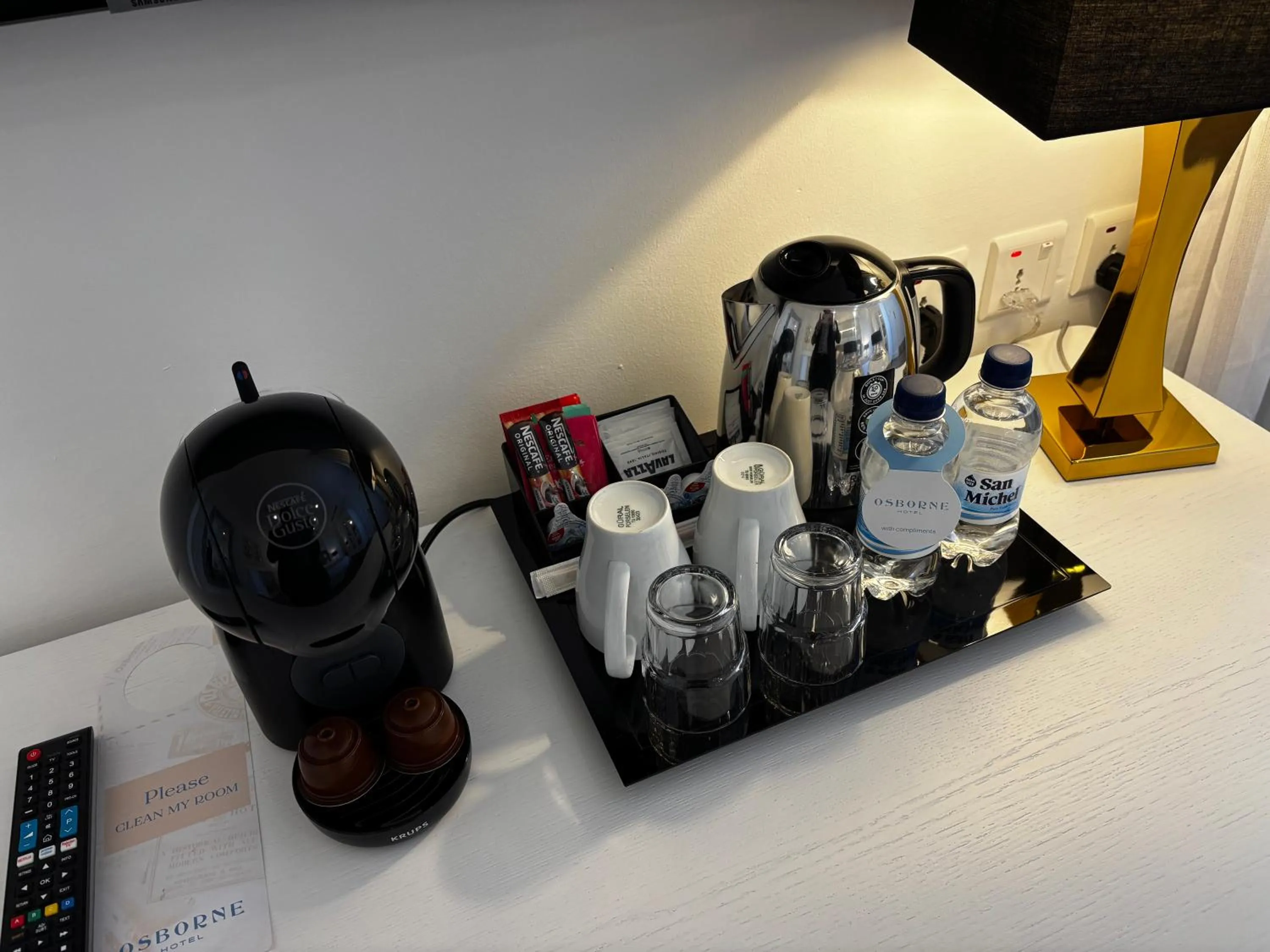 Coffee/tea facilities in Osborne Hotel