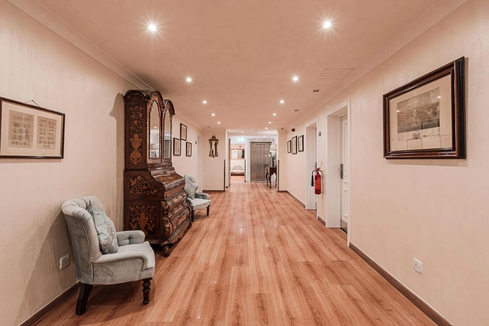 Area and facilities in Osborne Hotel