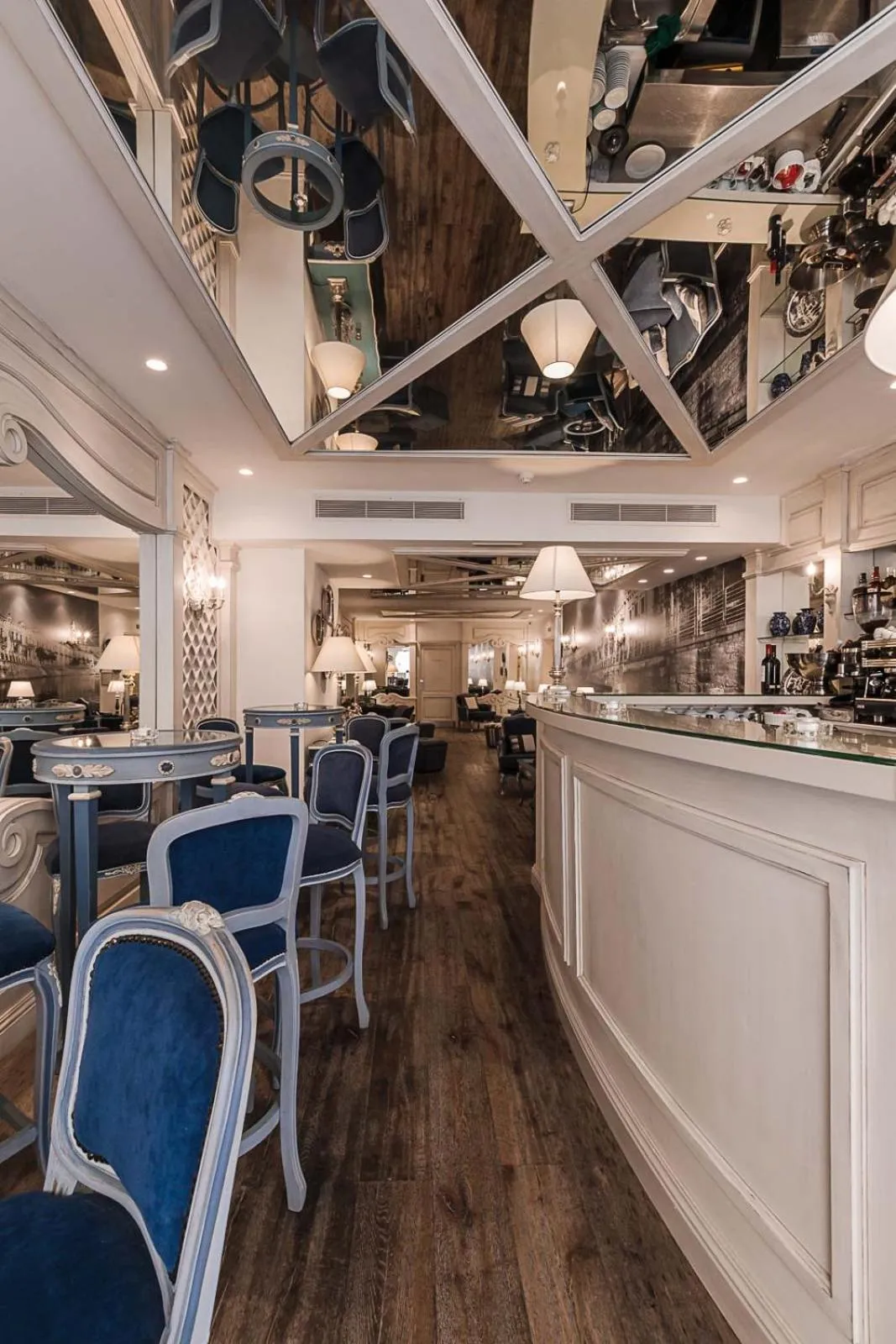 Lounge or bar in Osborne Hotel