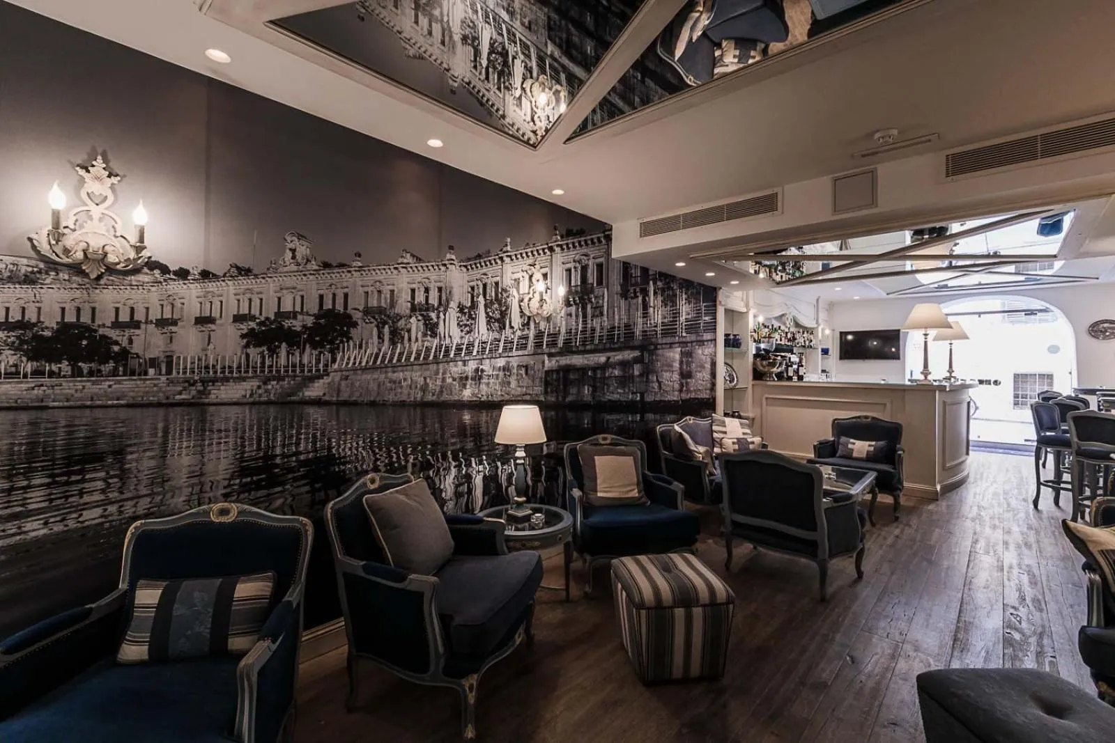 Lounge or bar in Osborne Hotel