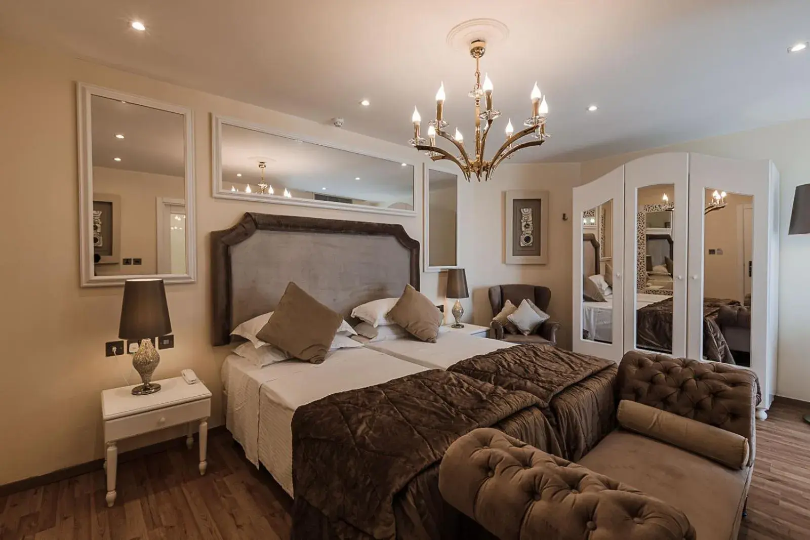 Photo of the whole room, Bed in Osborne Hotel Photo of the whole room, Bed in Osborne Hotel