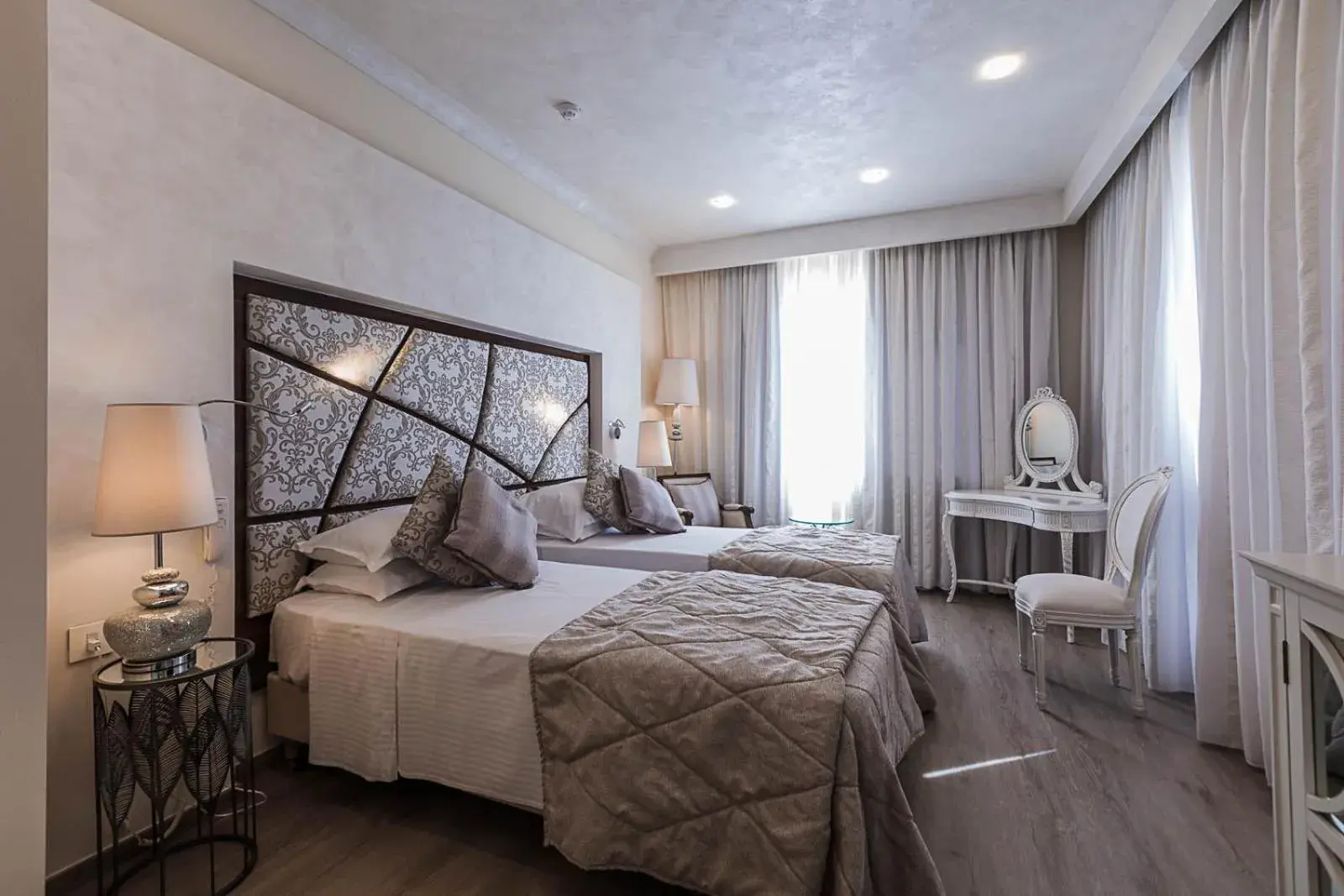 Photo of the whole room, Bed in Osborne Hotel Photo of the whole room, Bed in Osborne Hotel