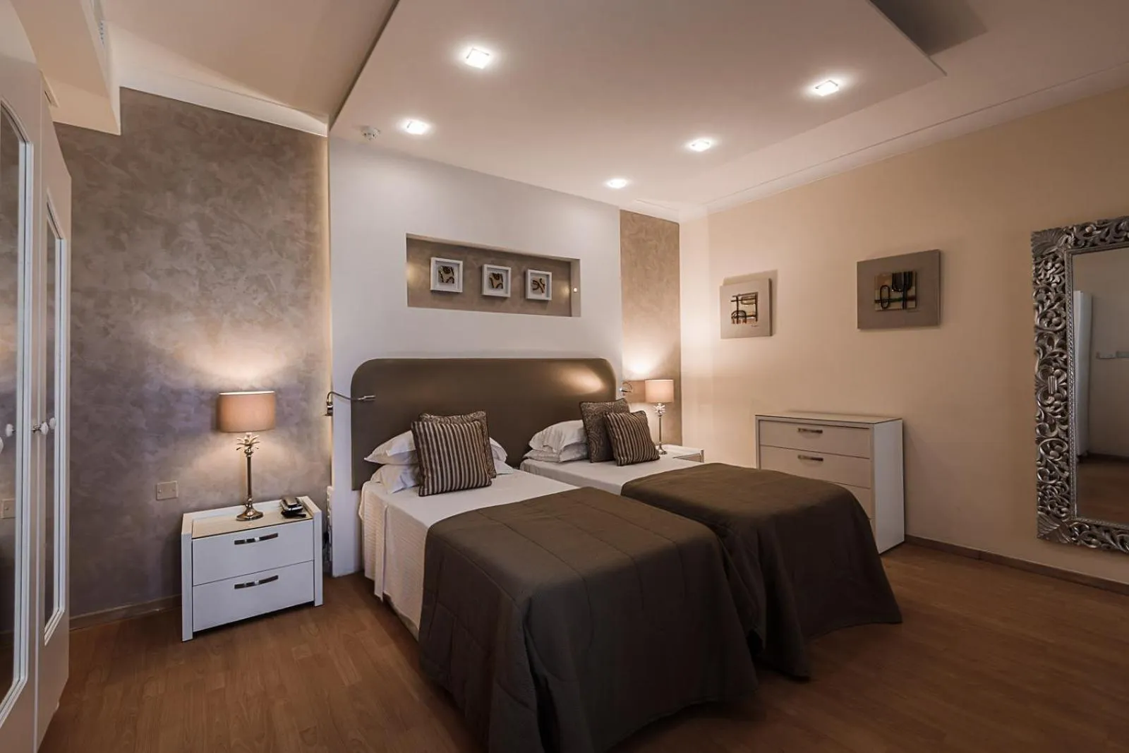 Bedroom, Bed in Osborne Hotel