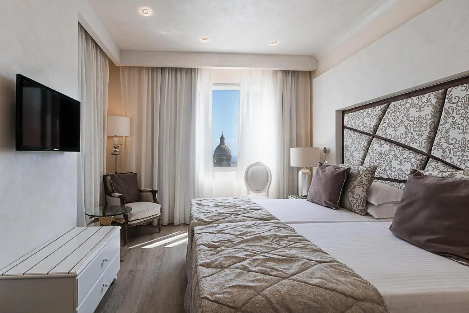 Photo of the whole room, Bed in Osborne Hotel Photo of the whole room, Bed in Osborne Hotel