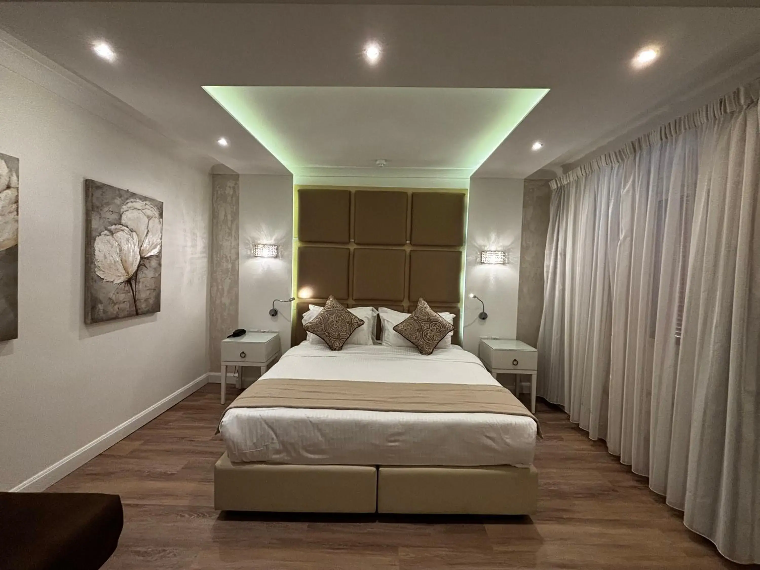 Bed in Osborne Hotel Bed in Osborne Hotel