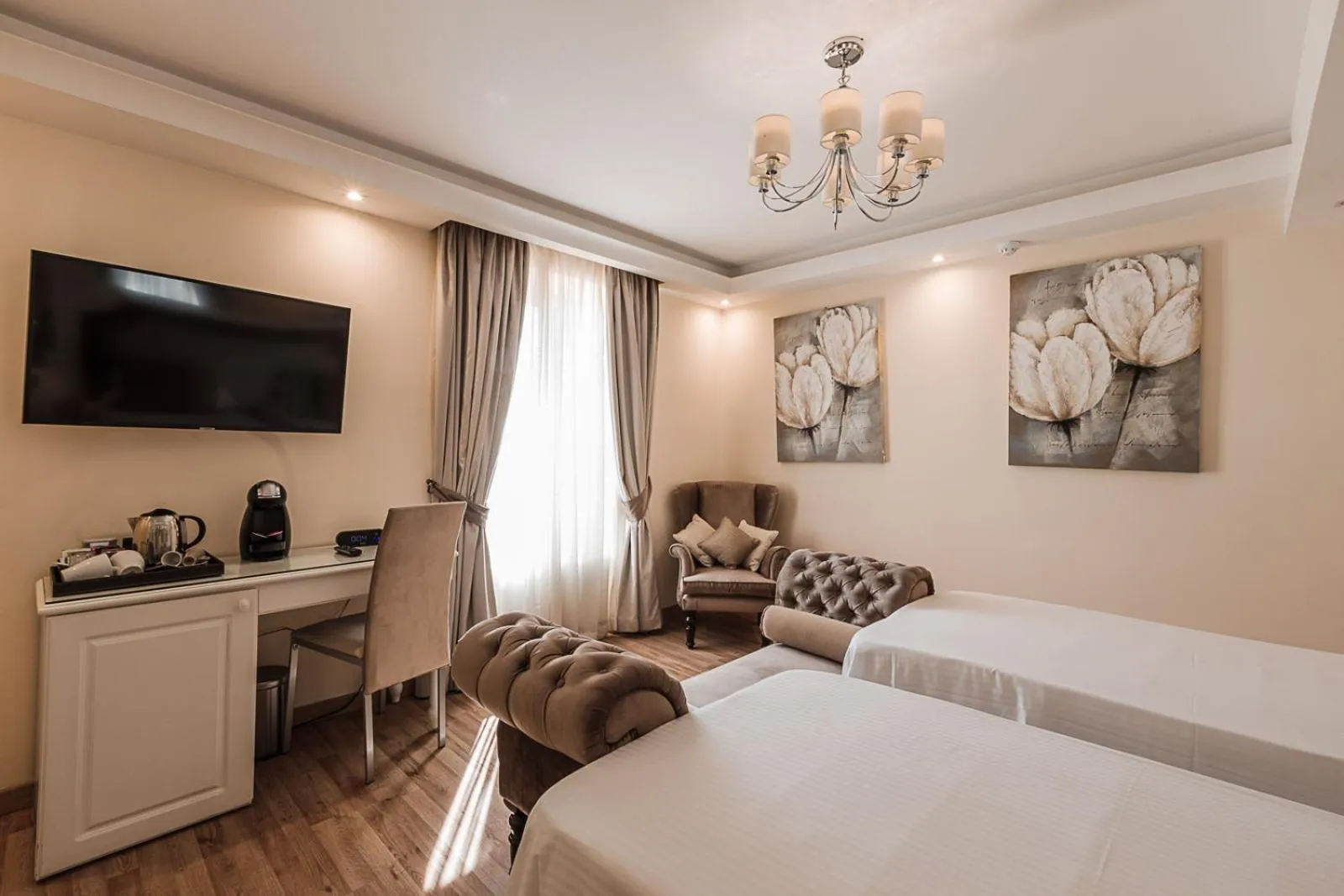 Photo of the whole room, Bed in Osborne Hotel